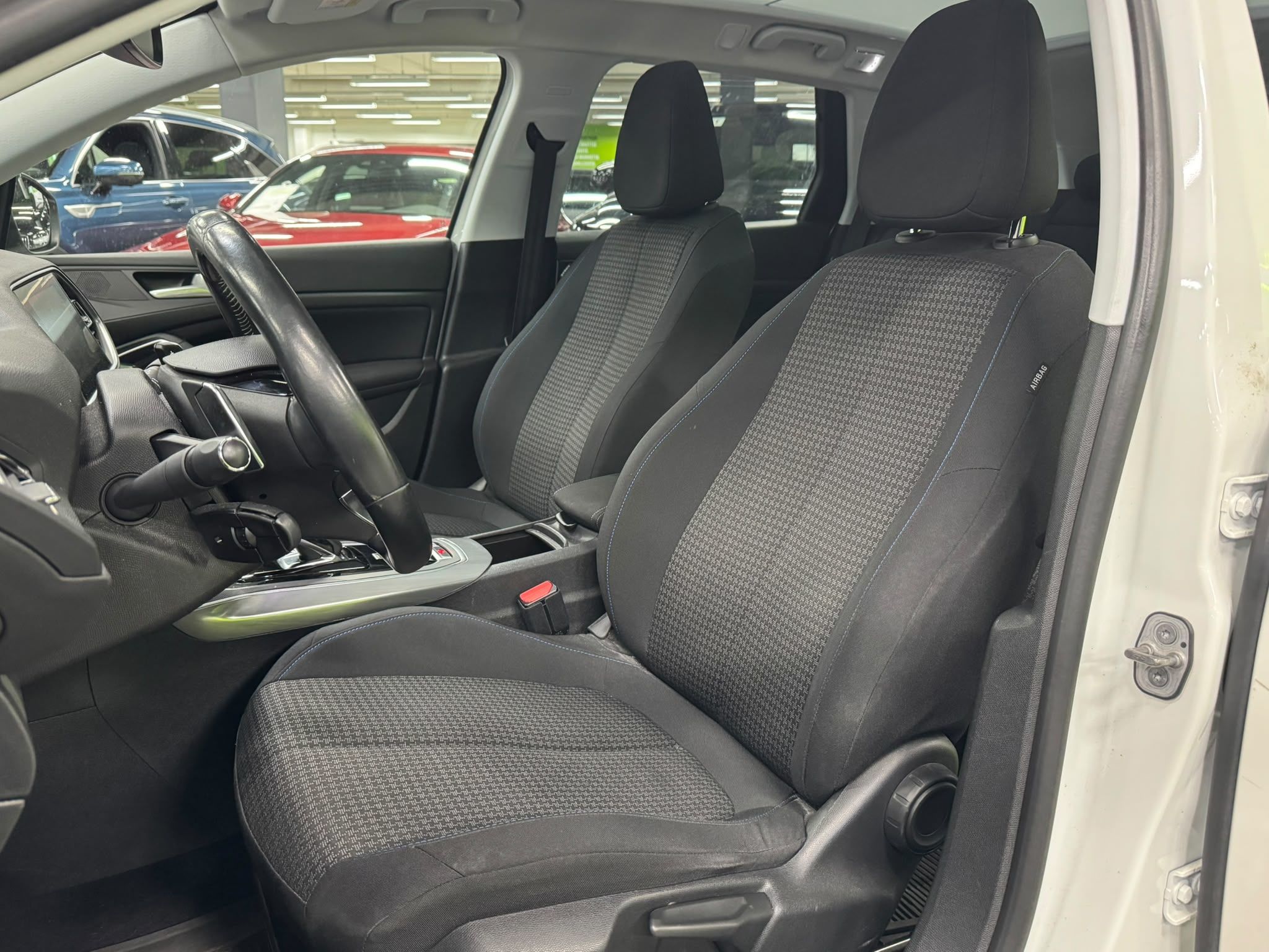 Peugeot 308 2020, kuva 6/7