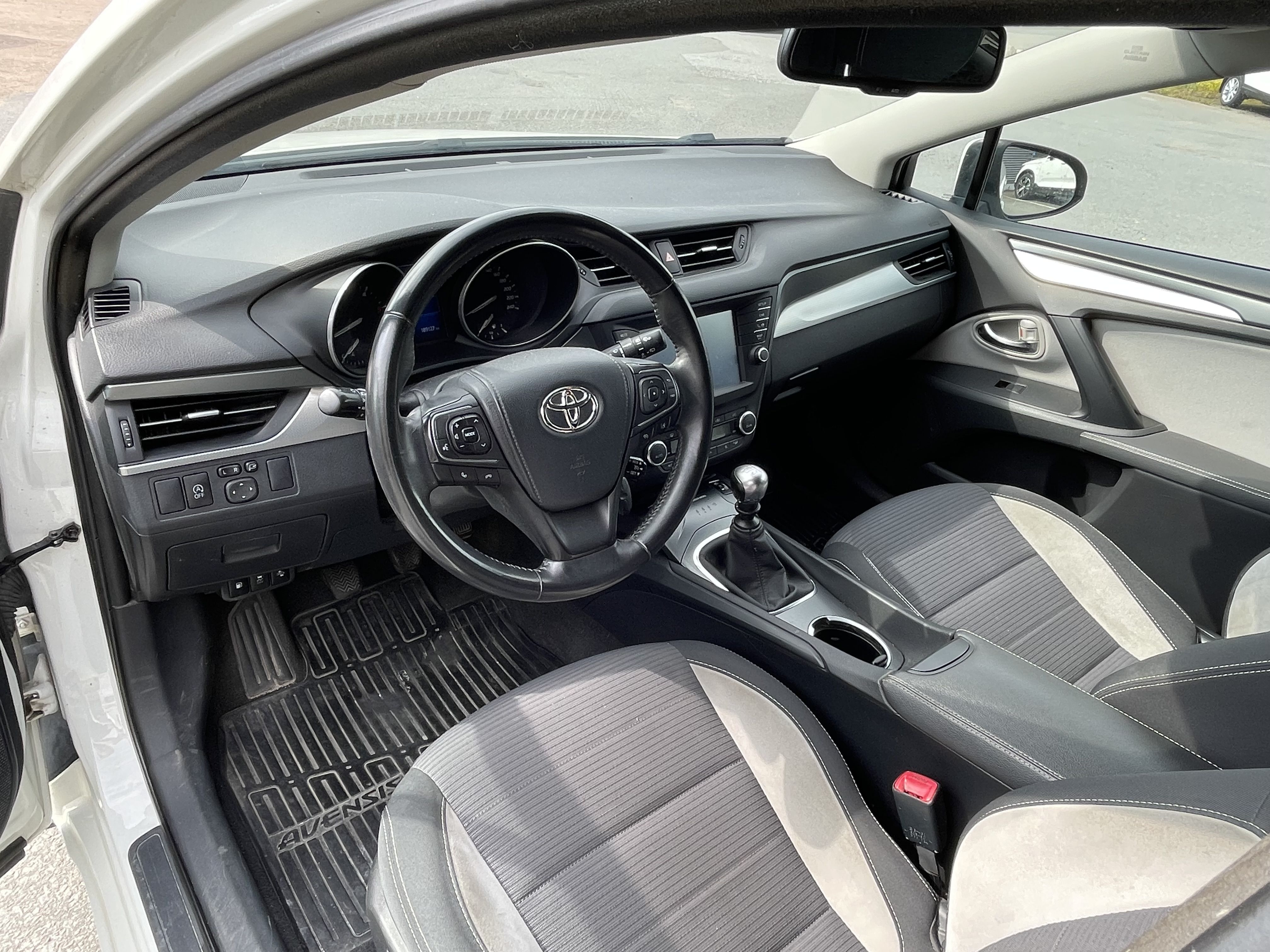 Toyota Avensis 2017, kuva 4/6