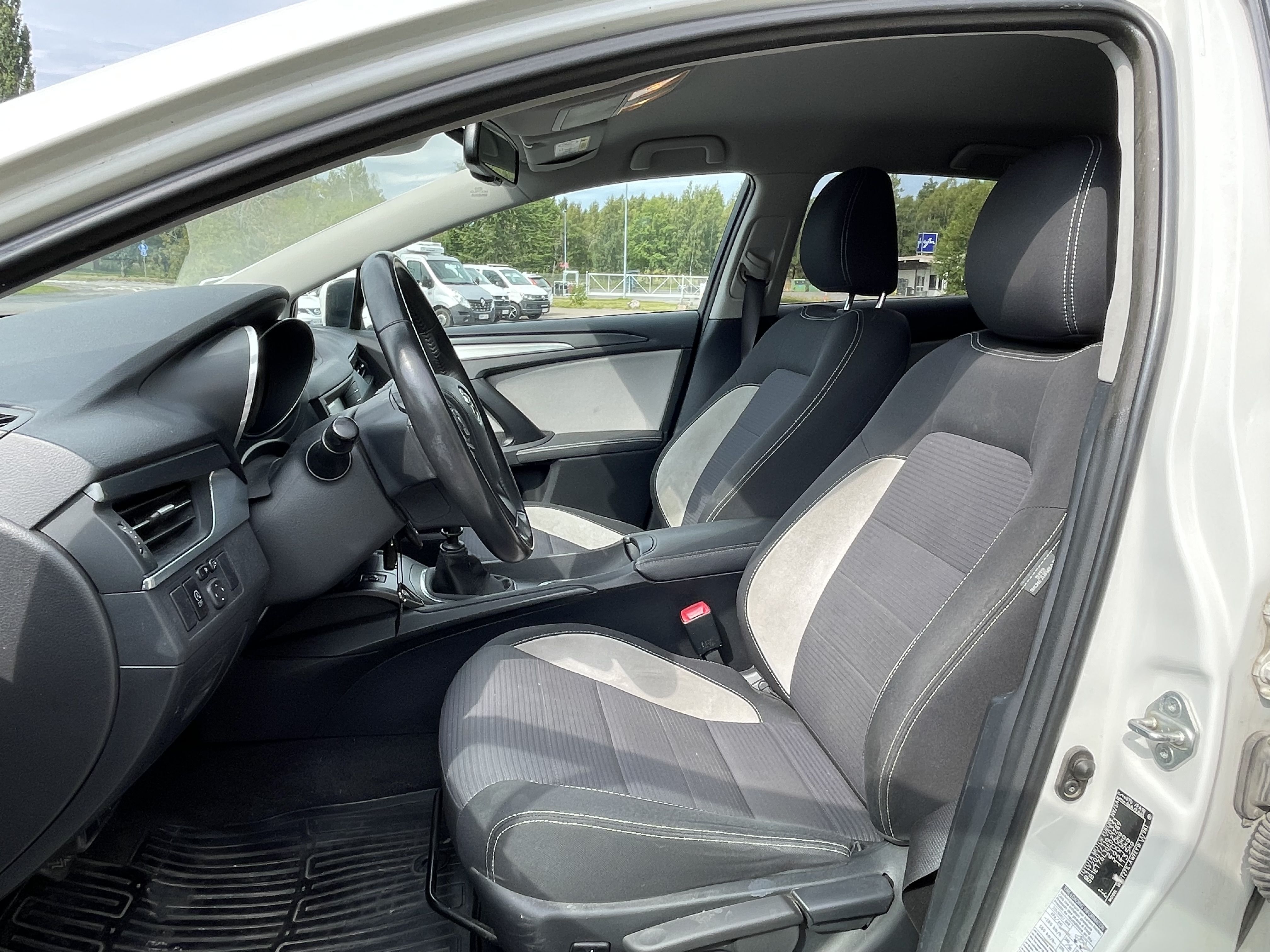 Toyota Avensis 2017, kuva 5/6