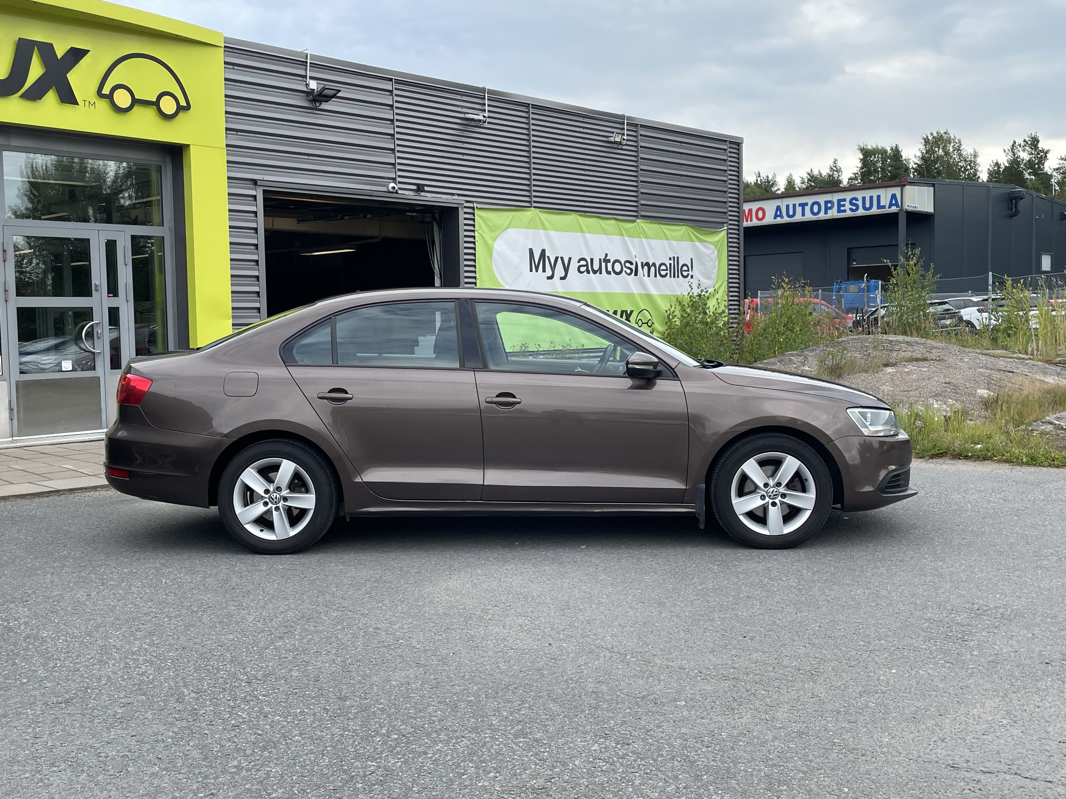Volkswagen Jetta 2012, kuva 2/5