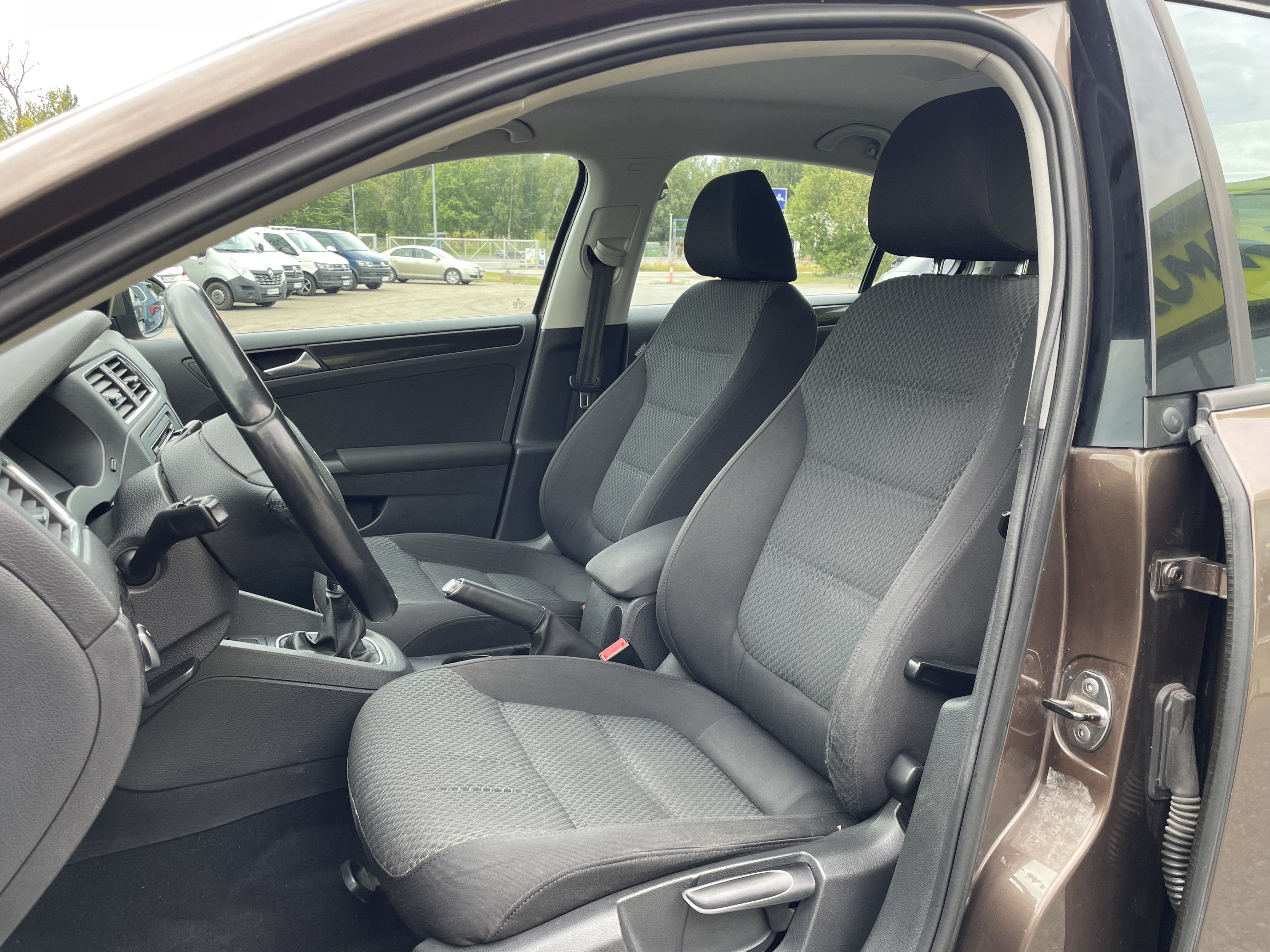 Volkswagen Jetta 2012, kuva 5/5