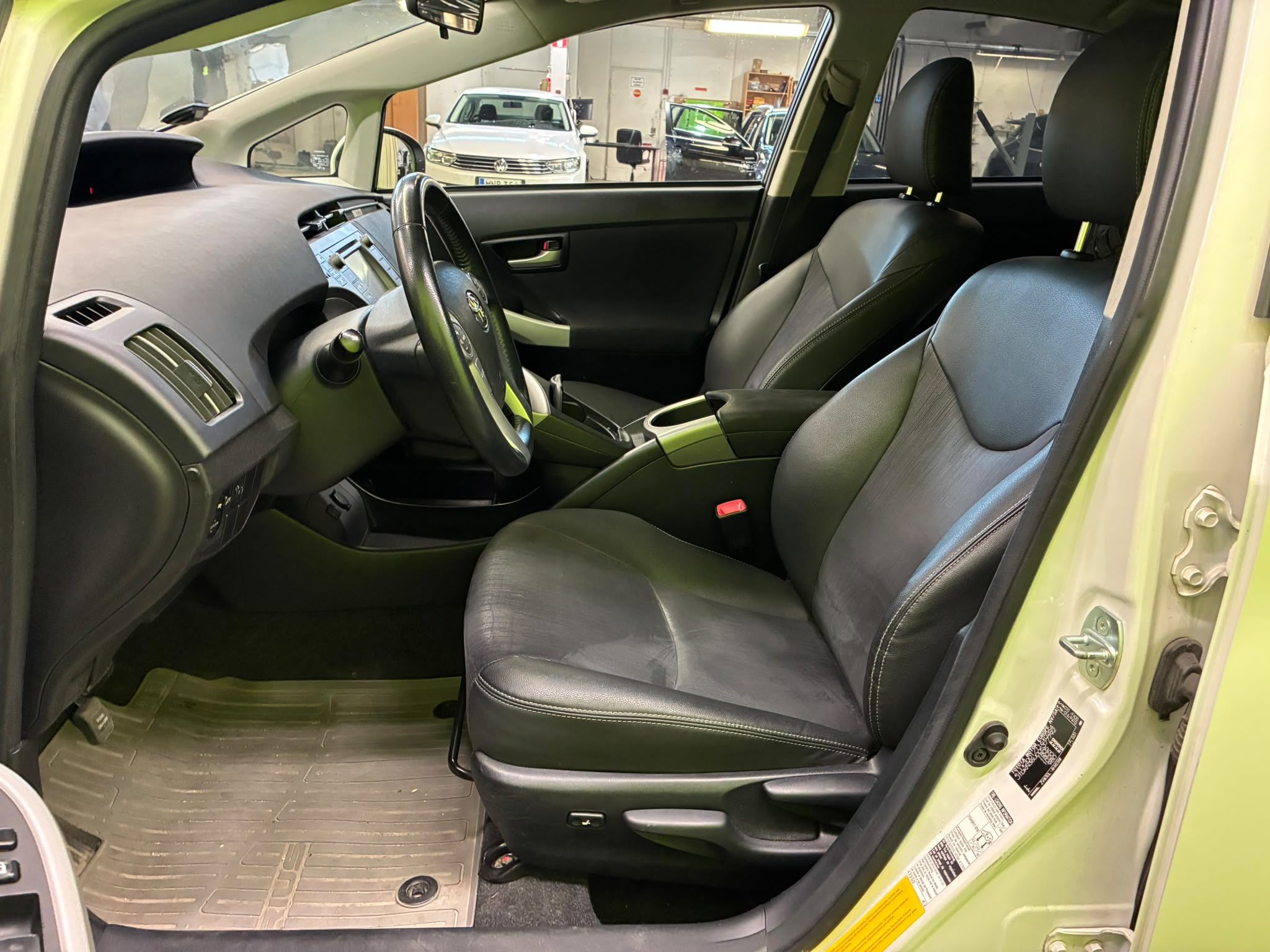 Toyota Prius HSD Linea Sol 5ov 2012, kuva 4/5