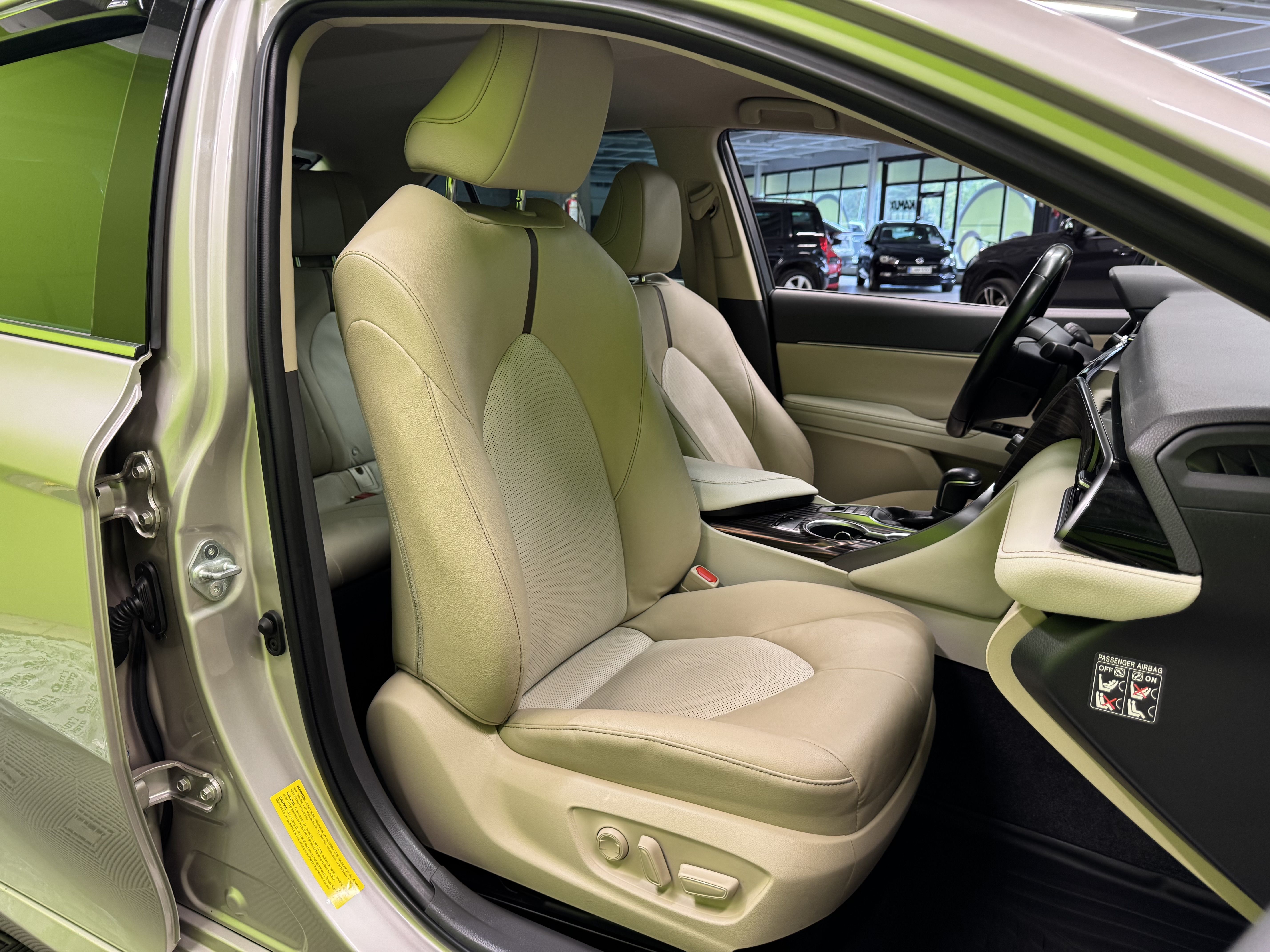 Toyota Camry 2,5 Hybrid Premium Business 2019, photo 7/23