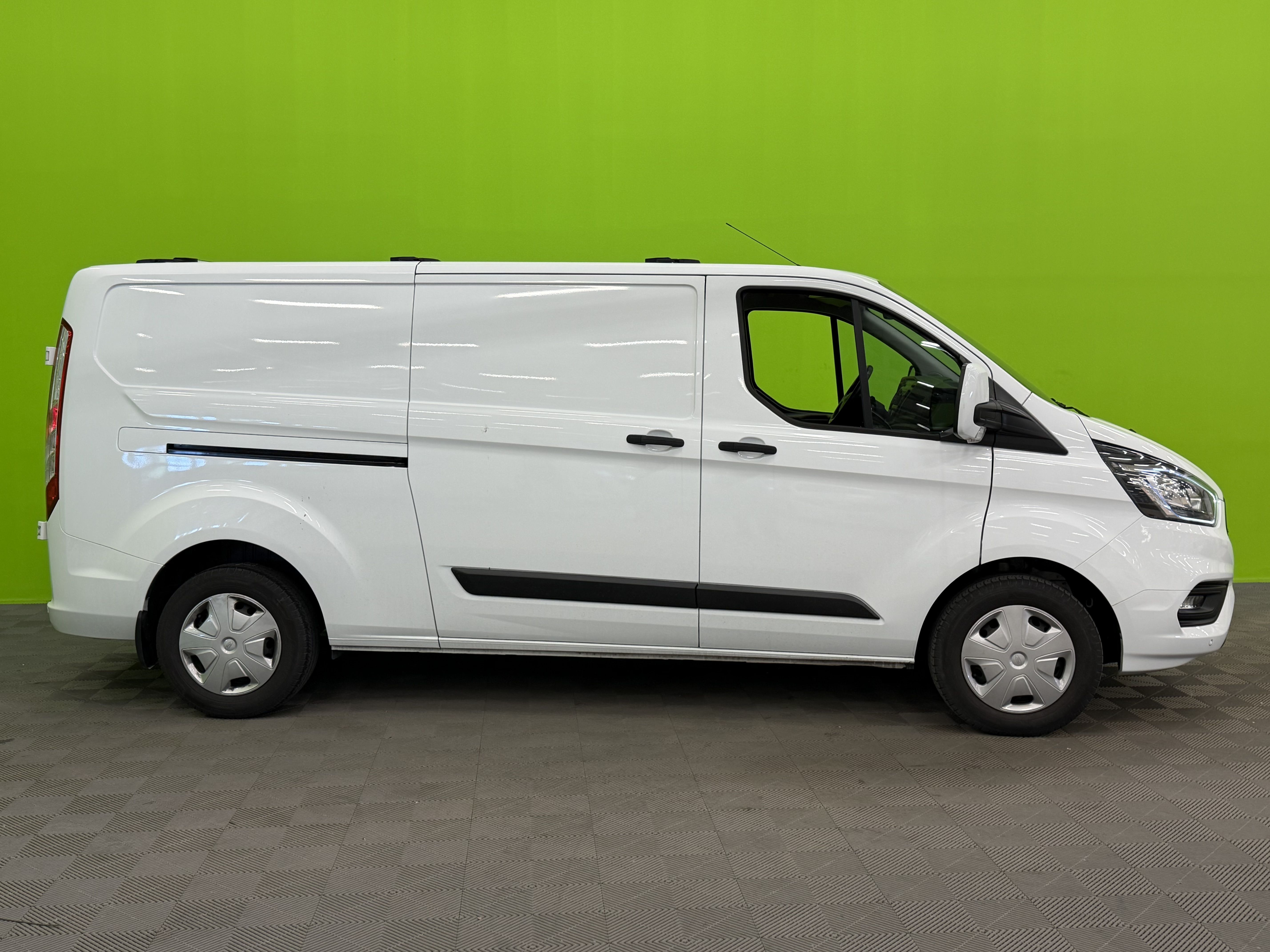 Ford Transit Custom 2020, photo 4/28