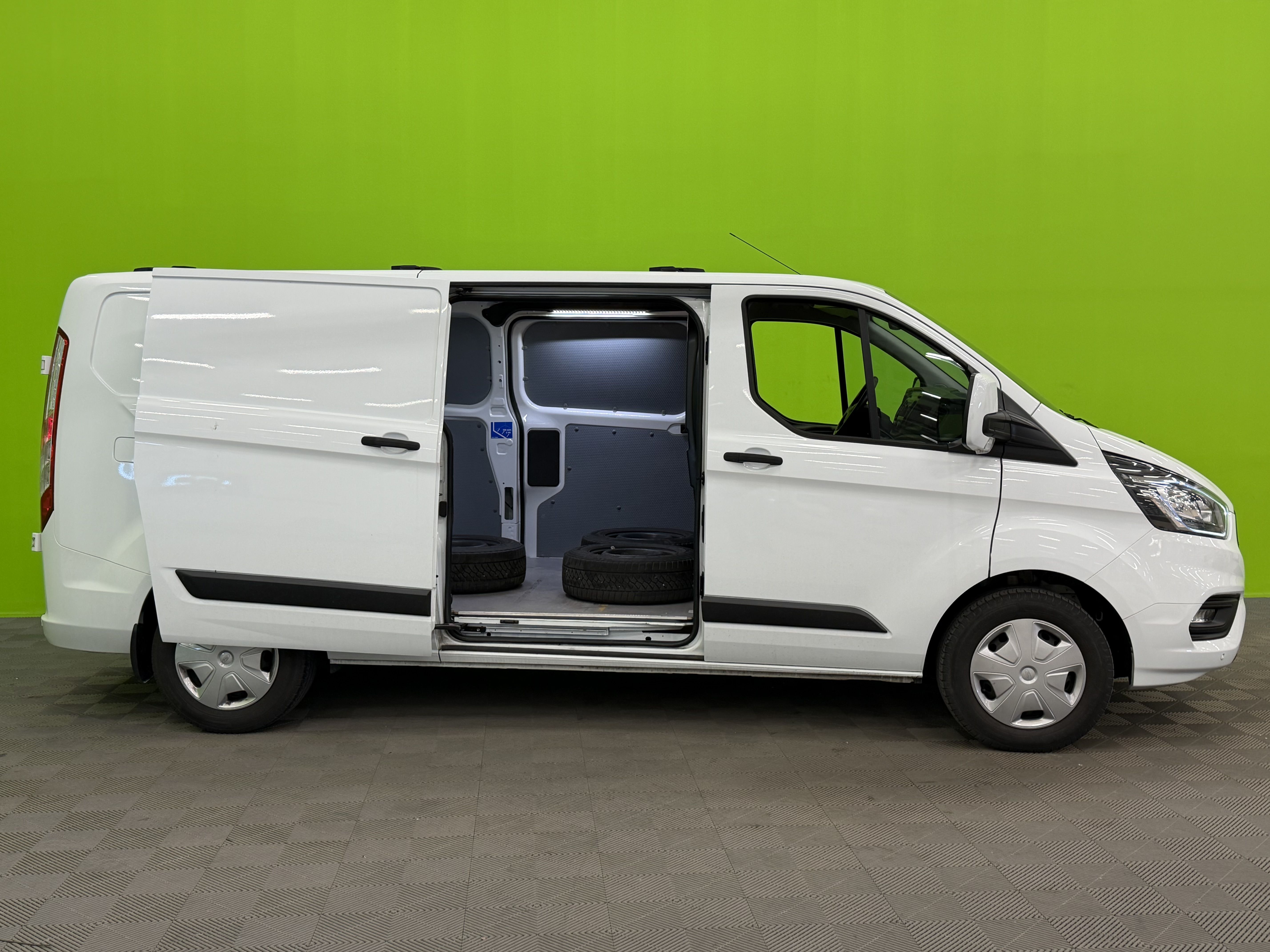 Ford Transit Custom 2020, photo 5/28