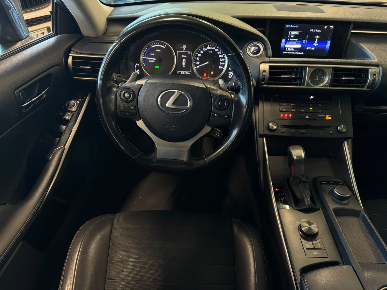 Lexus IS IS 300H 2016, photo 4/10