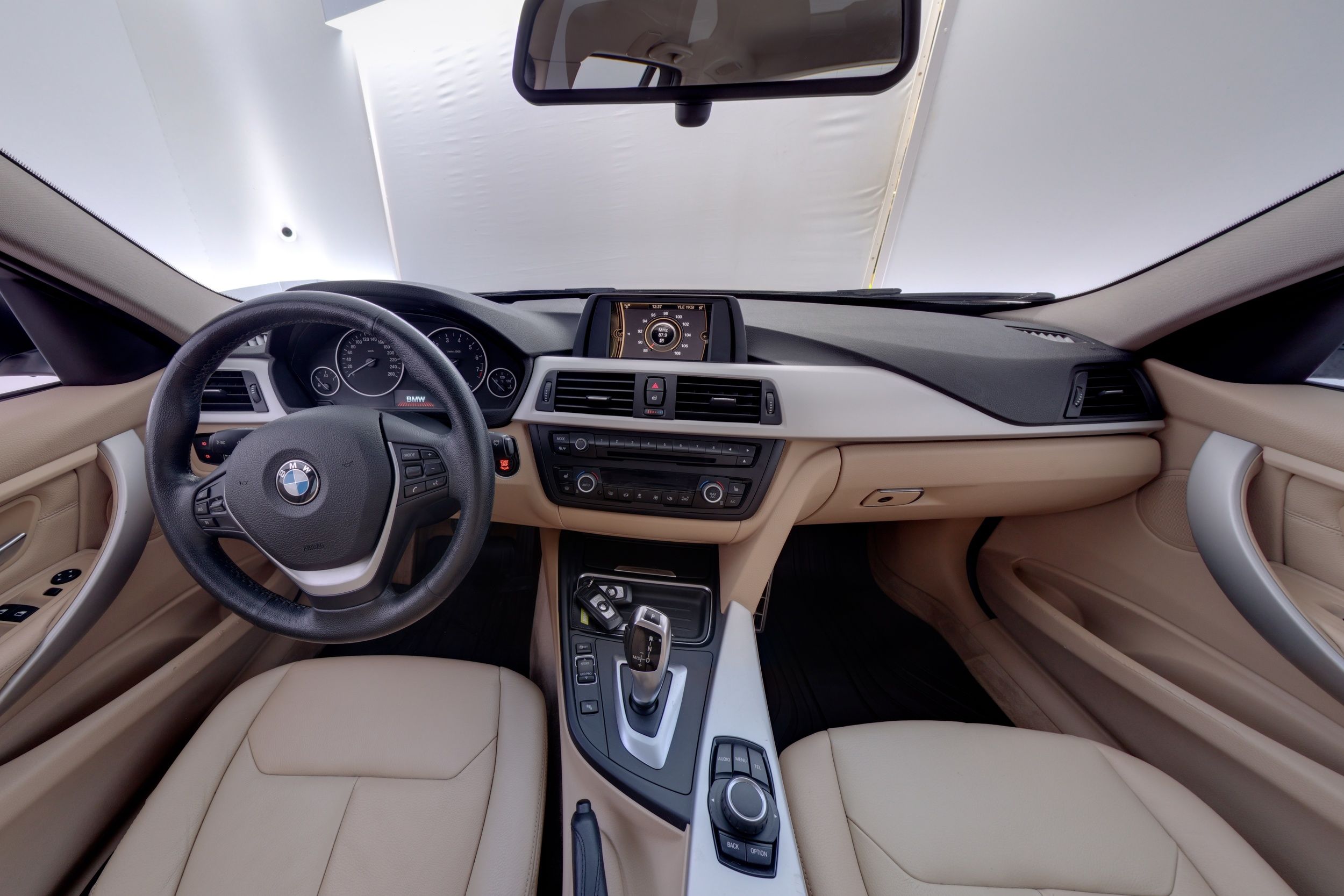 BMW 320 2013, photo 7/24
