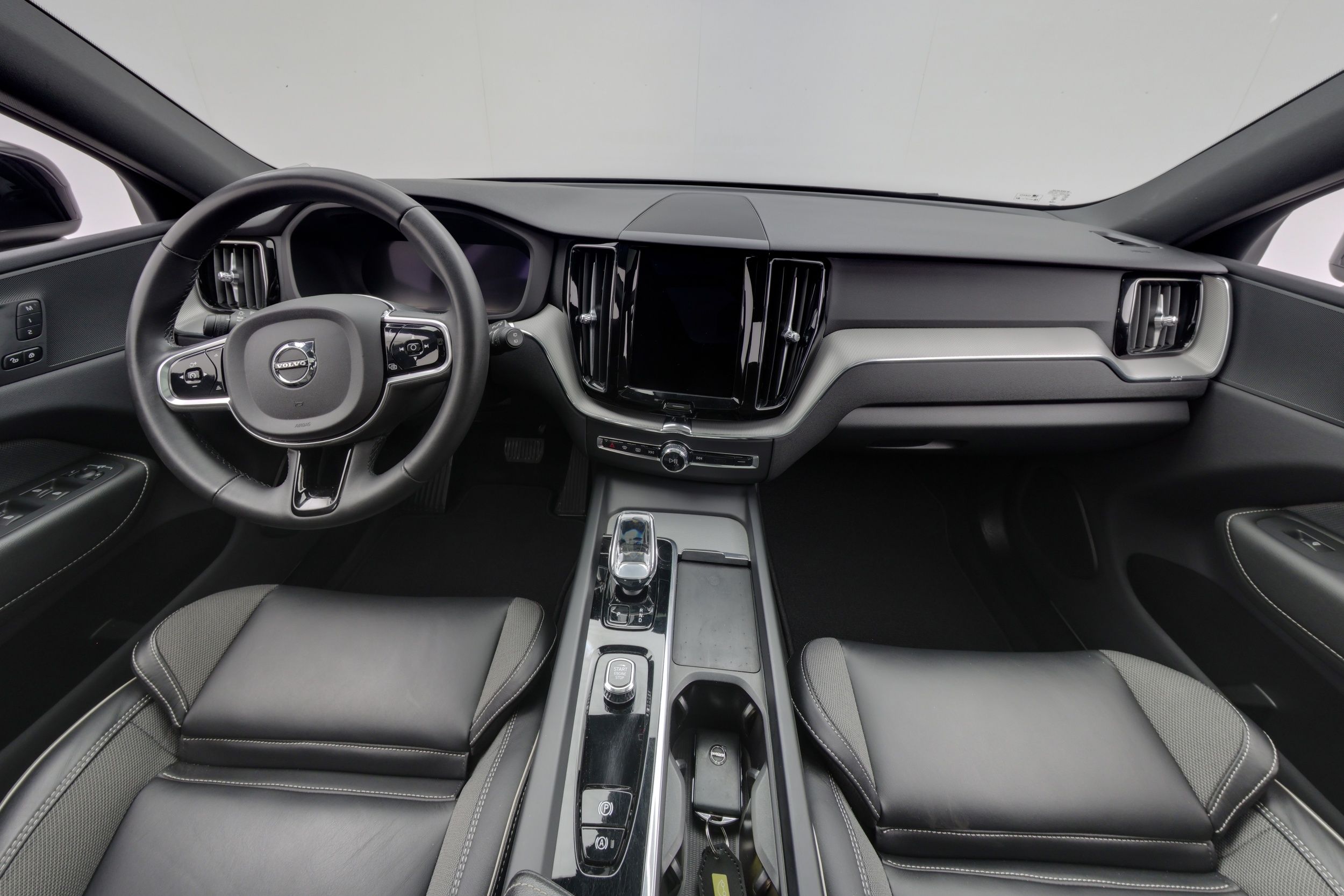 Volvo XC60 2023, kuva 7/30
