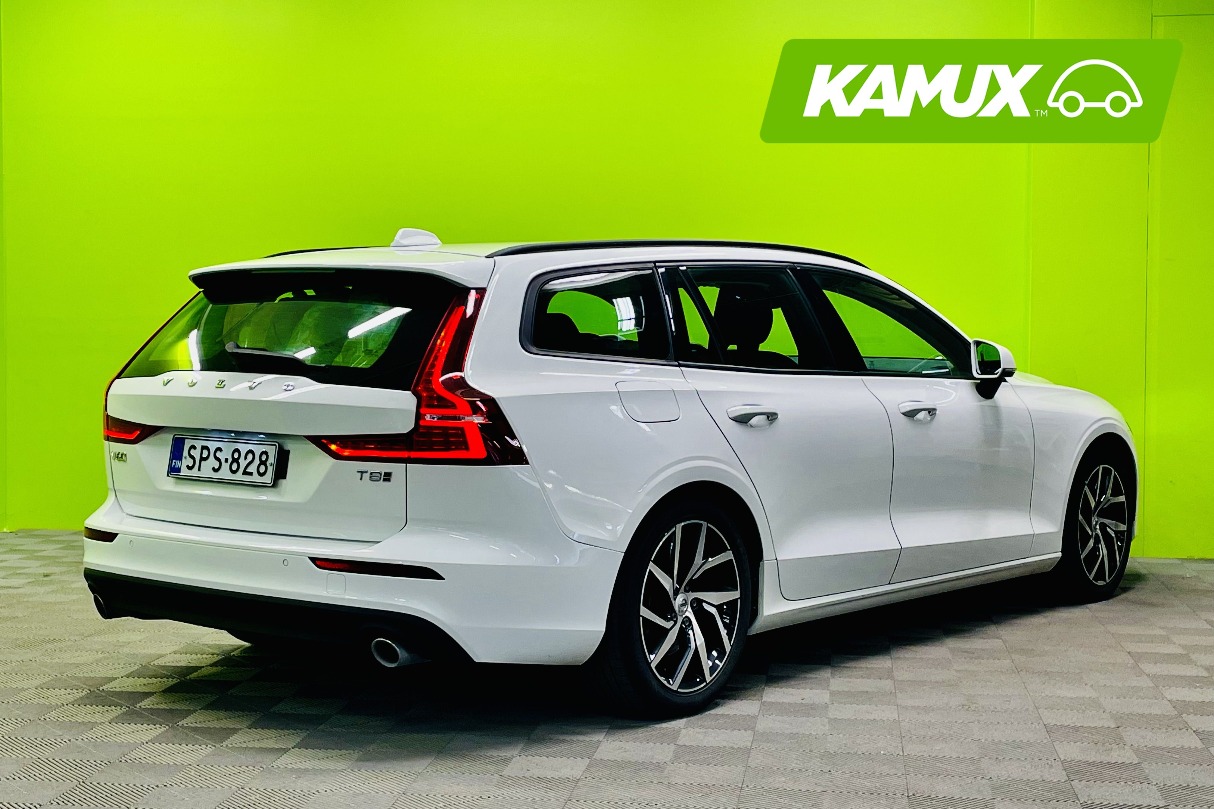 Volvo V60 T8 TwE AWD Momentum aut 2019, kuva 2/28