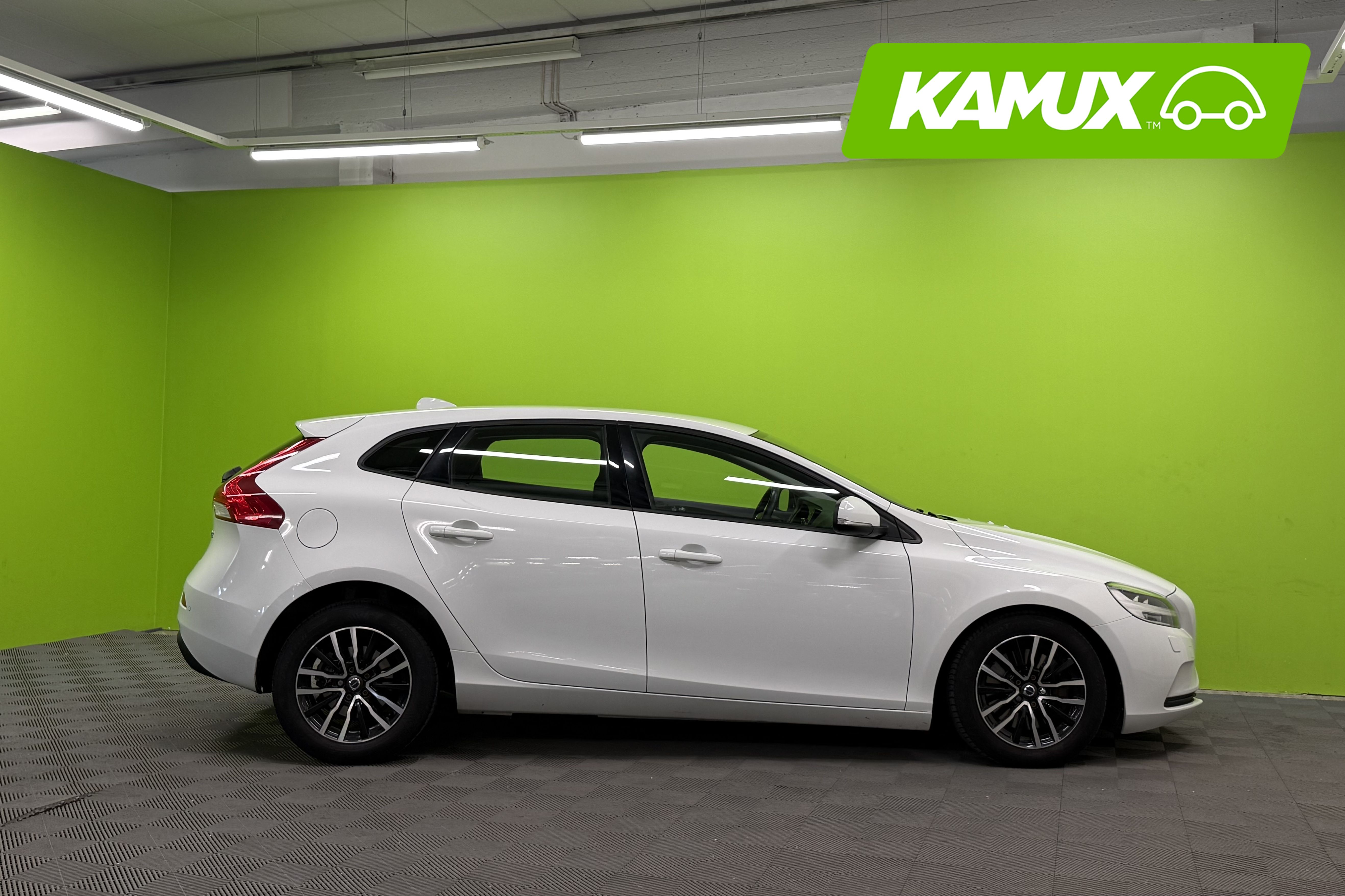 Volvo V40 D2 Momentum aut 2018, kuva 2/21