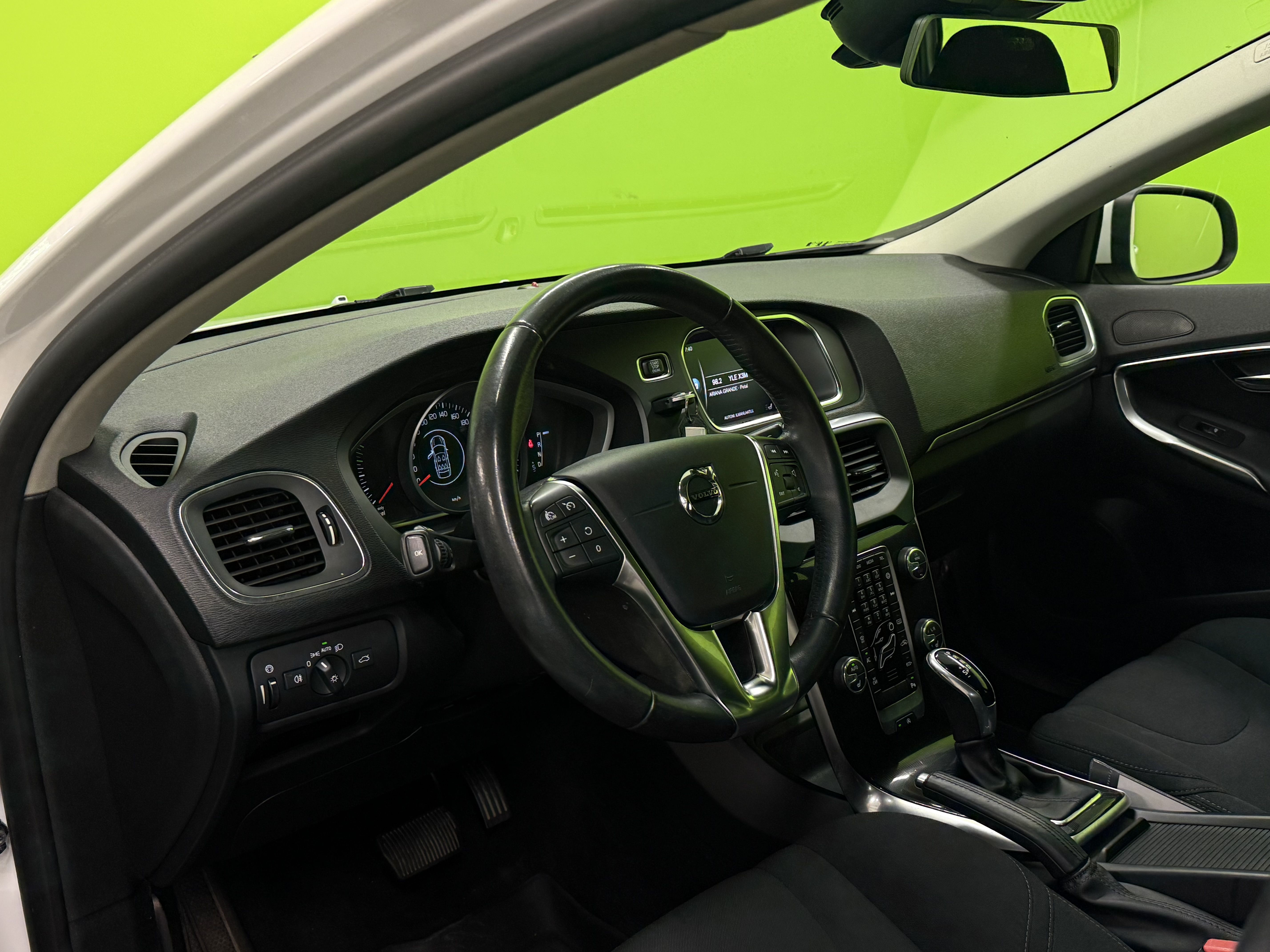 Volvo V40 D2 Momentum aut 2018, kuva 7/21