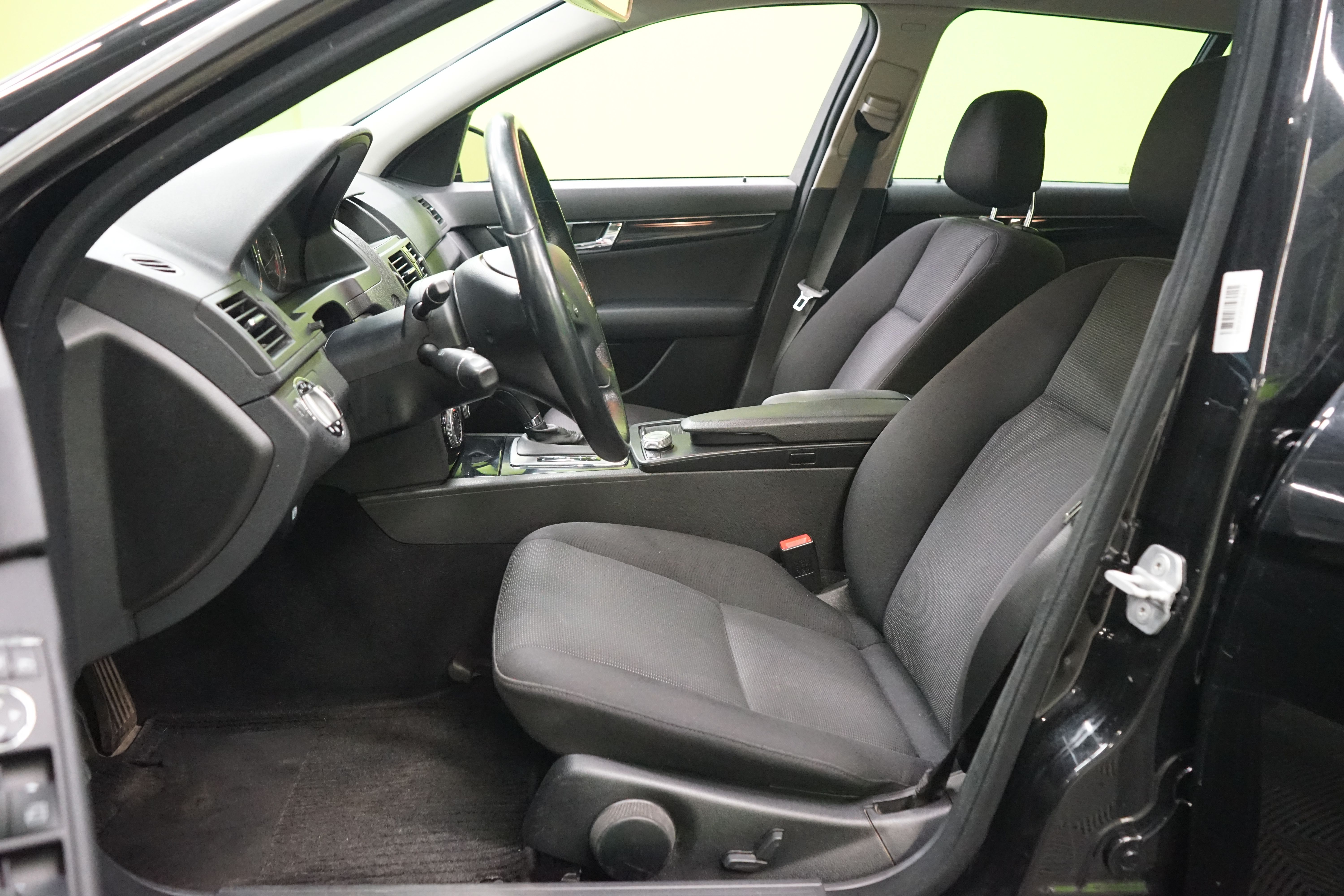 Mercedes-Benz C 2009, kuva 7/20