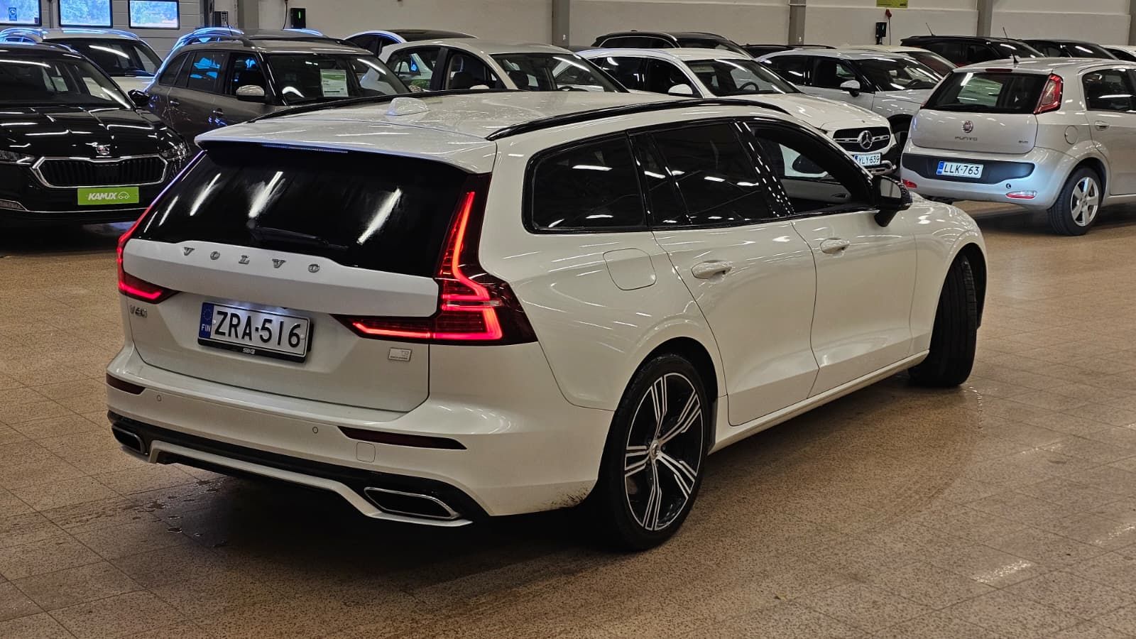 Volvo V60 T8 TwE AWD R-Design aut 2021, kuva 4/7