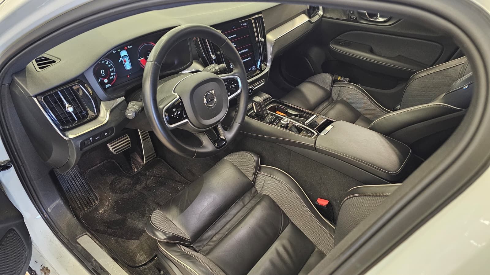 Volvo V60 T8 TwE AWD R-Design aut 2021, kuva 5/7