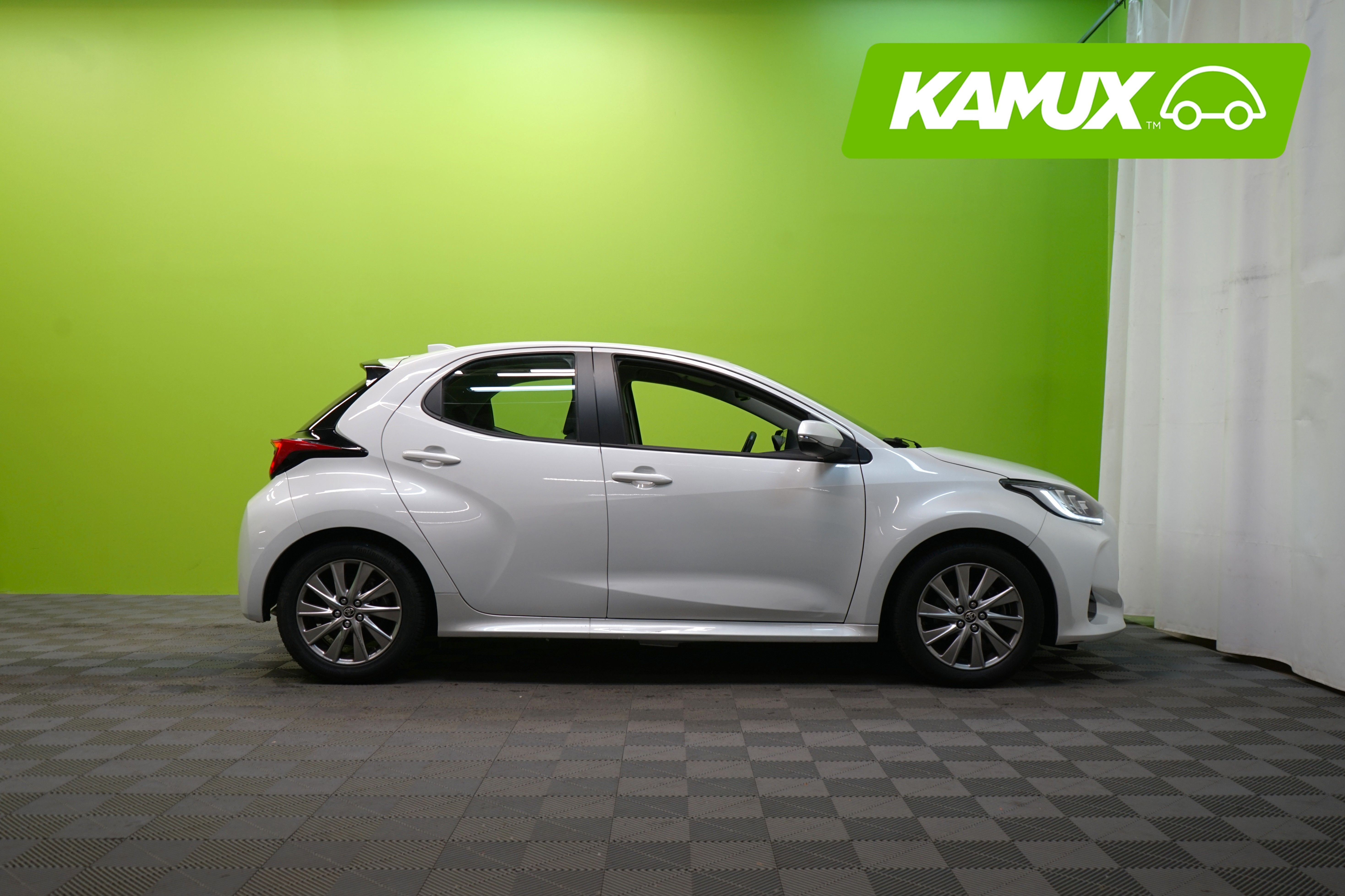 Toyota Yaris 1,5 Hybrid Active Plus 2023, photo 2/22