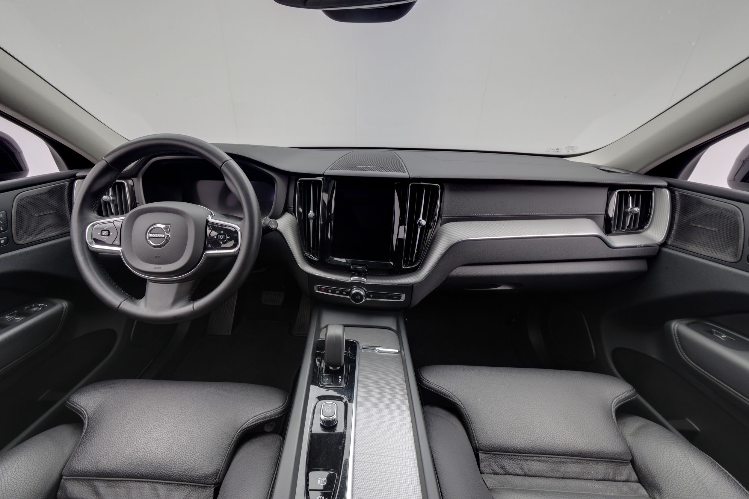 Volvo XC60 2023, photo 7/35