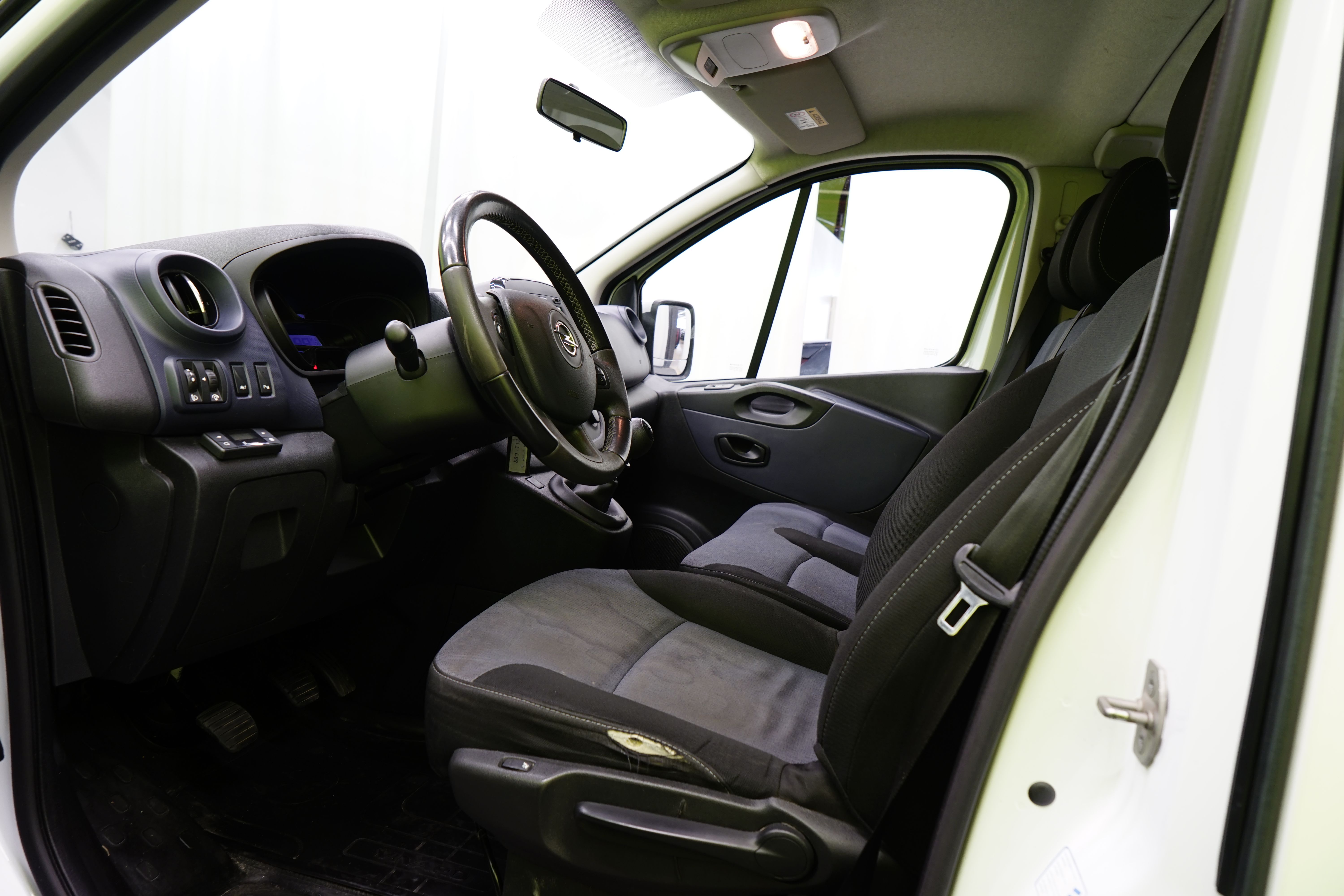 Opel Vivaro 2016, photo 5/17