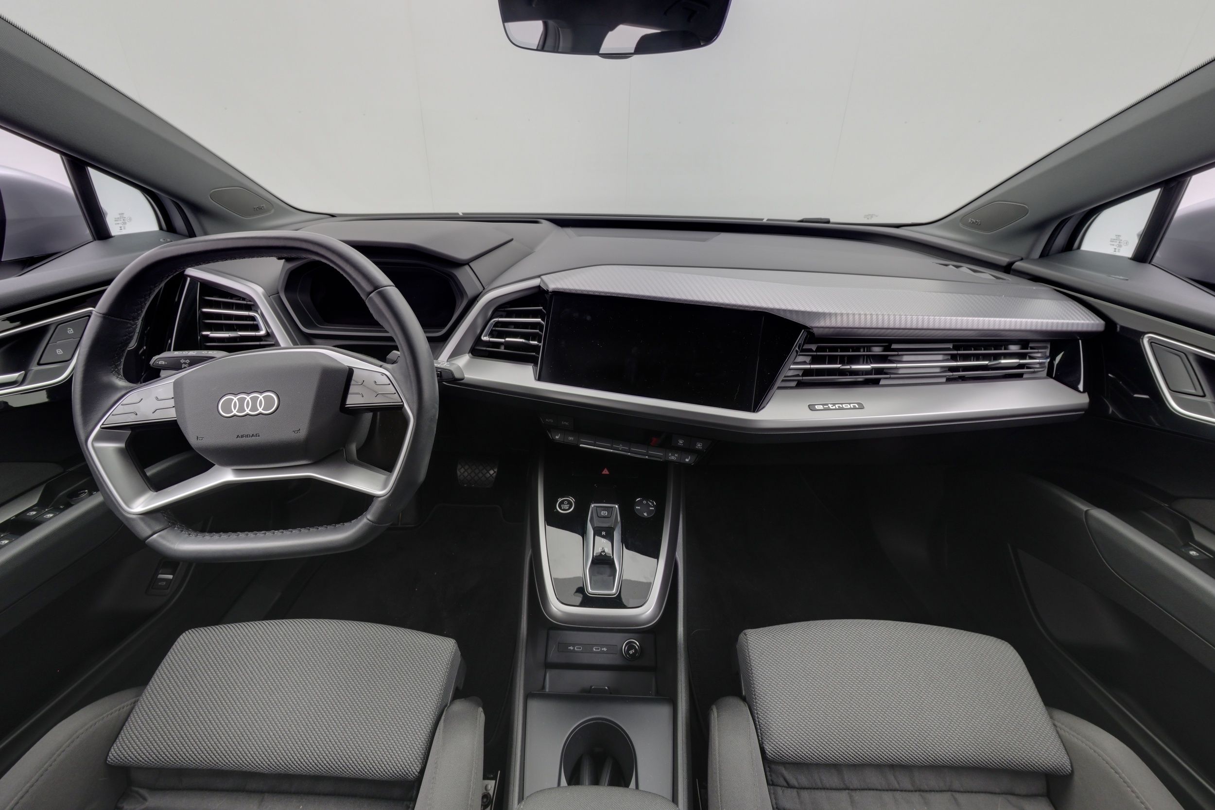 Audi Q4 e-tron 2023, photo 7/26