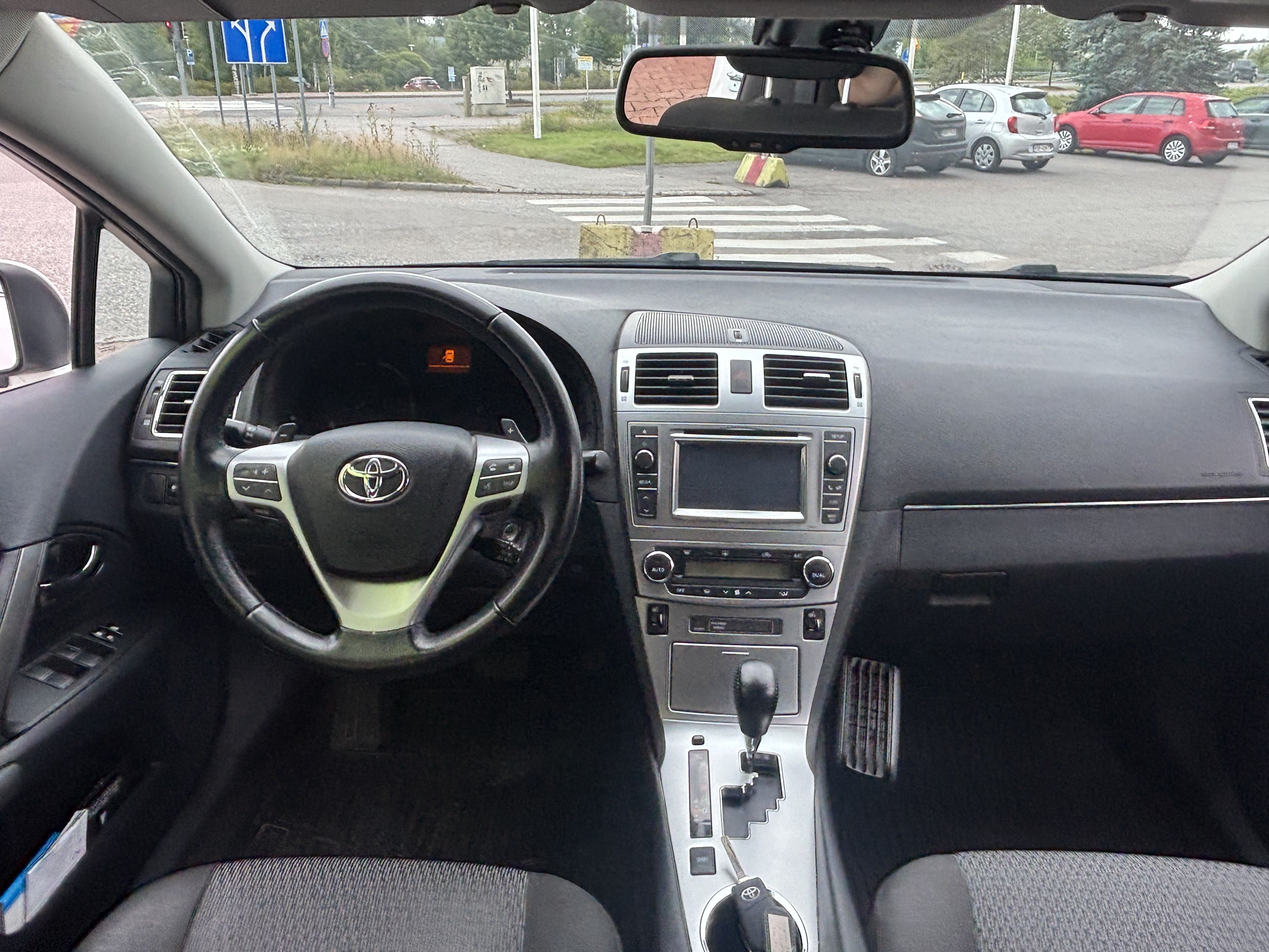 Toyota Avensis 2012, photo 5/5