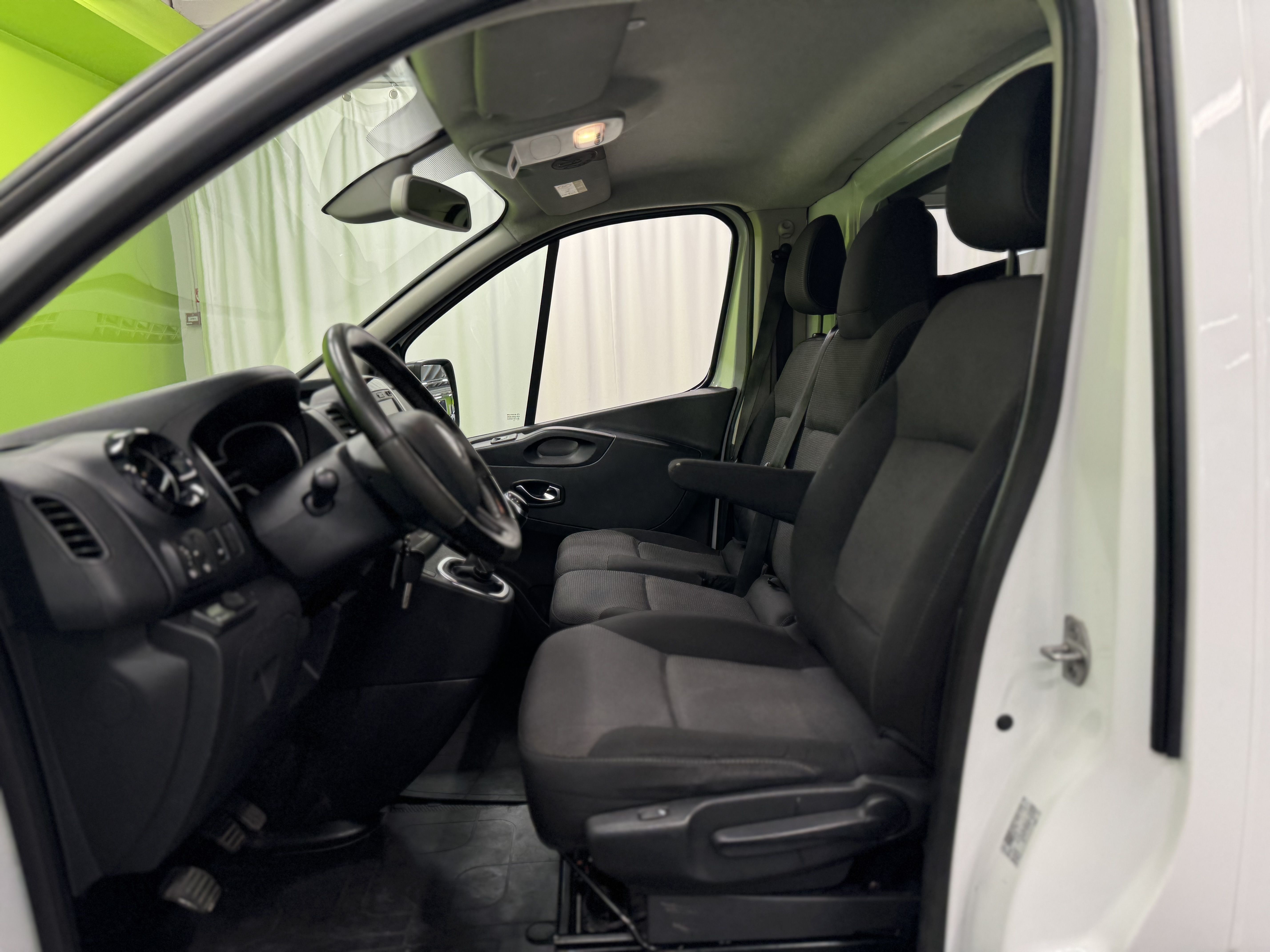 Renault Trafic 2020, photo 7/18
