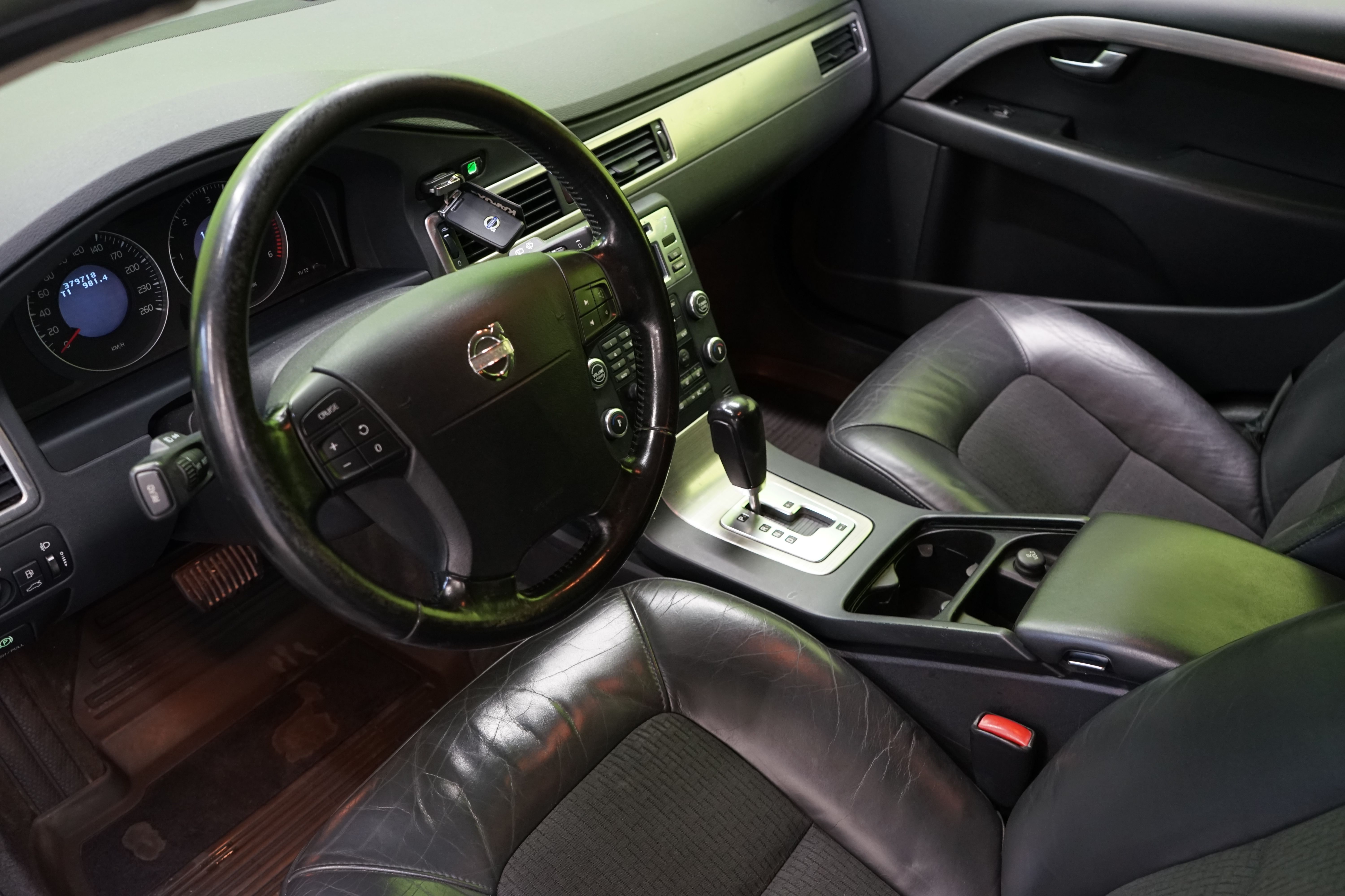 Volvo V70 2,4D Momentum aut 2008, kuva 6/19