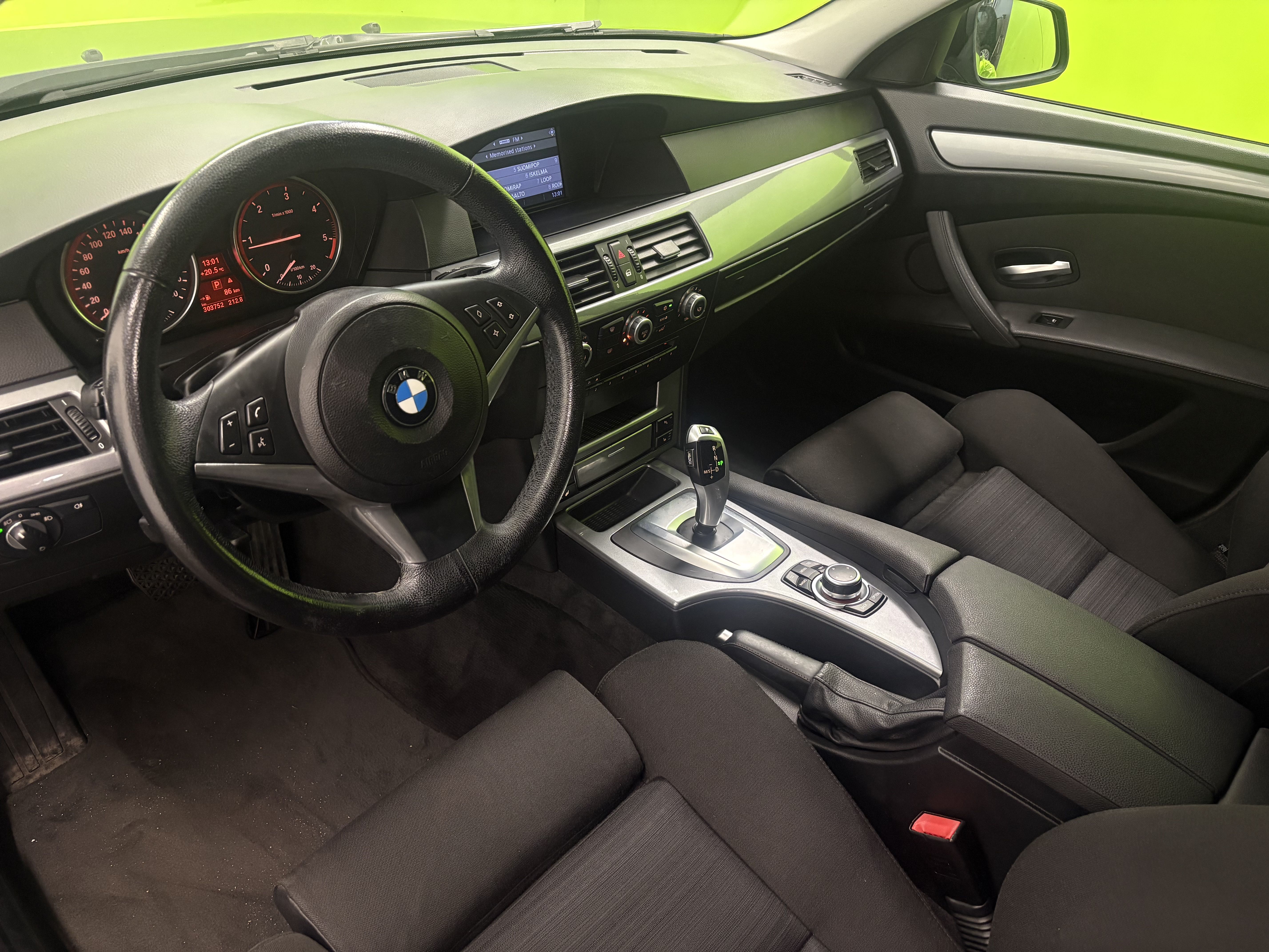 BMW 520 E61 Touring Business 2010, photo 5/25