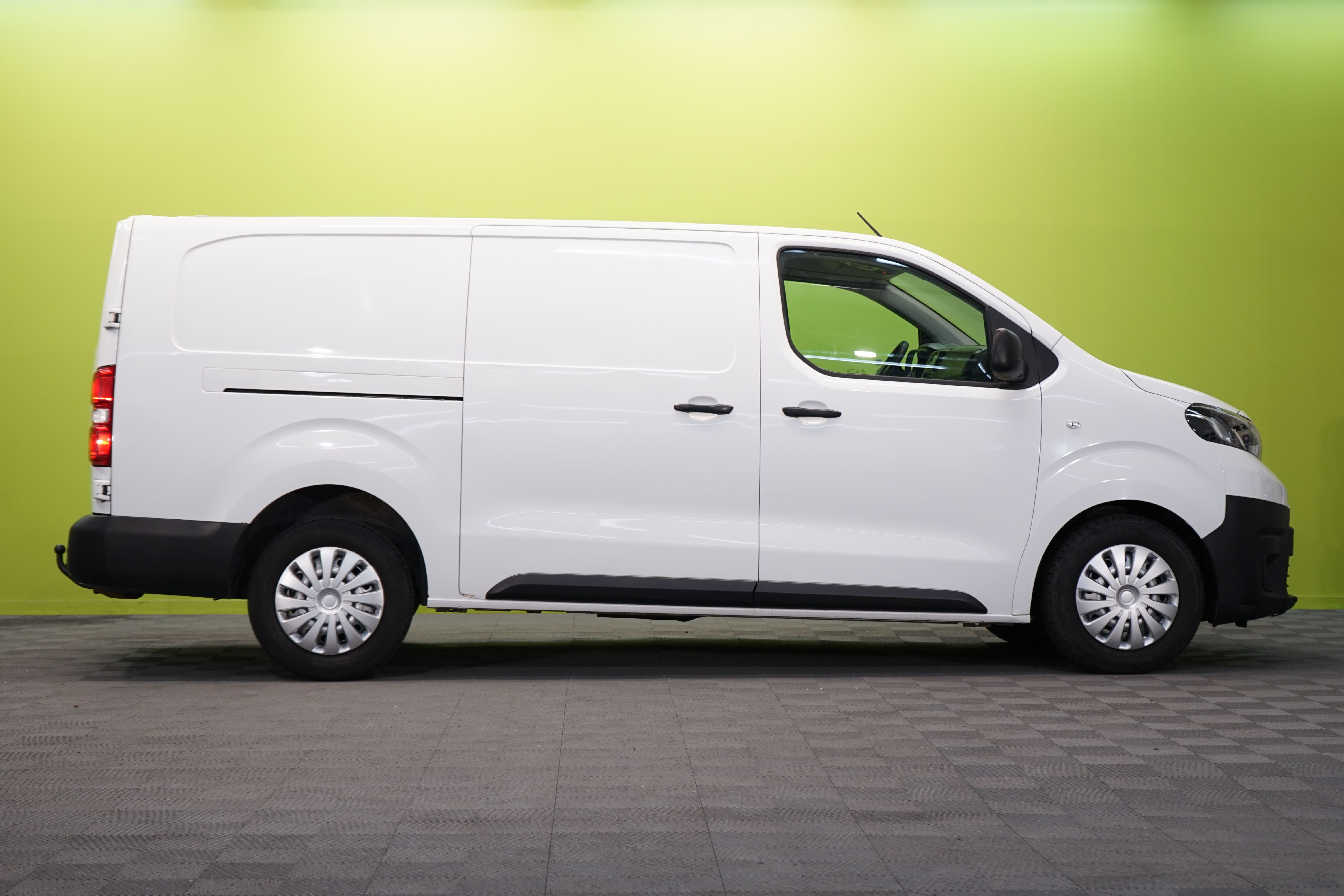 Toyota Proace L2H1 2,0 D 120 5-ovinen 2017, kuva 4/15