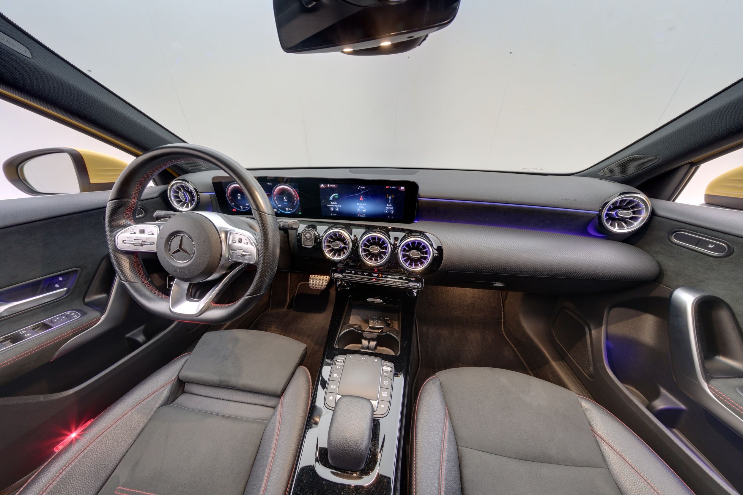 Mercedes-Benz A 250 e A AMG Line 2021, kuva 7/19