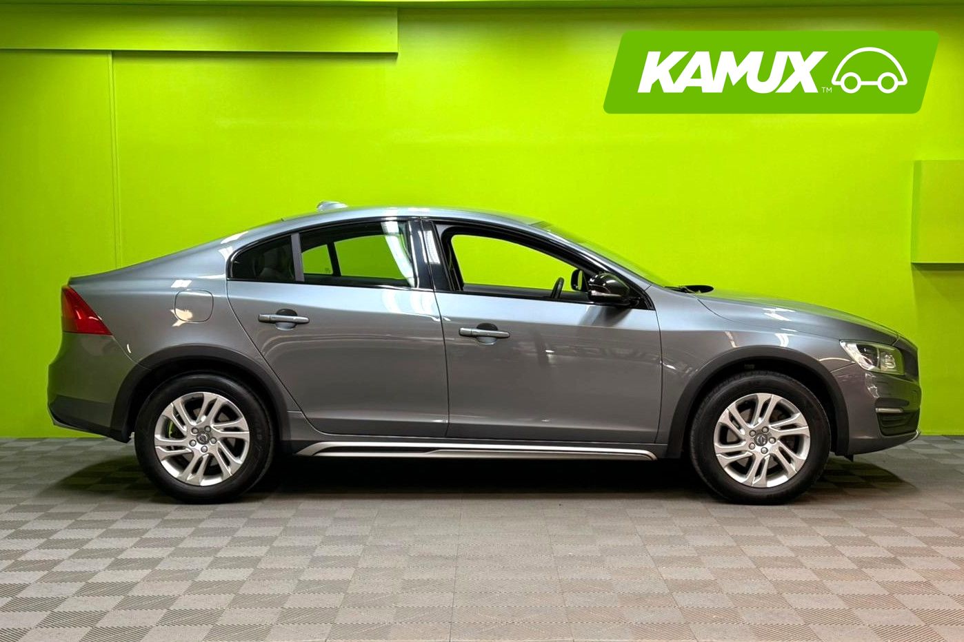 Volvo S60 Cross Country D4 Momentum 2018, photo 2/14