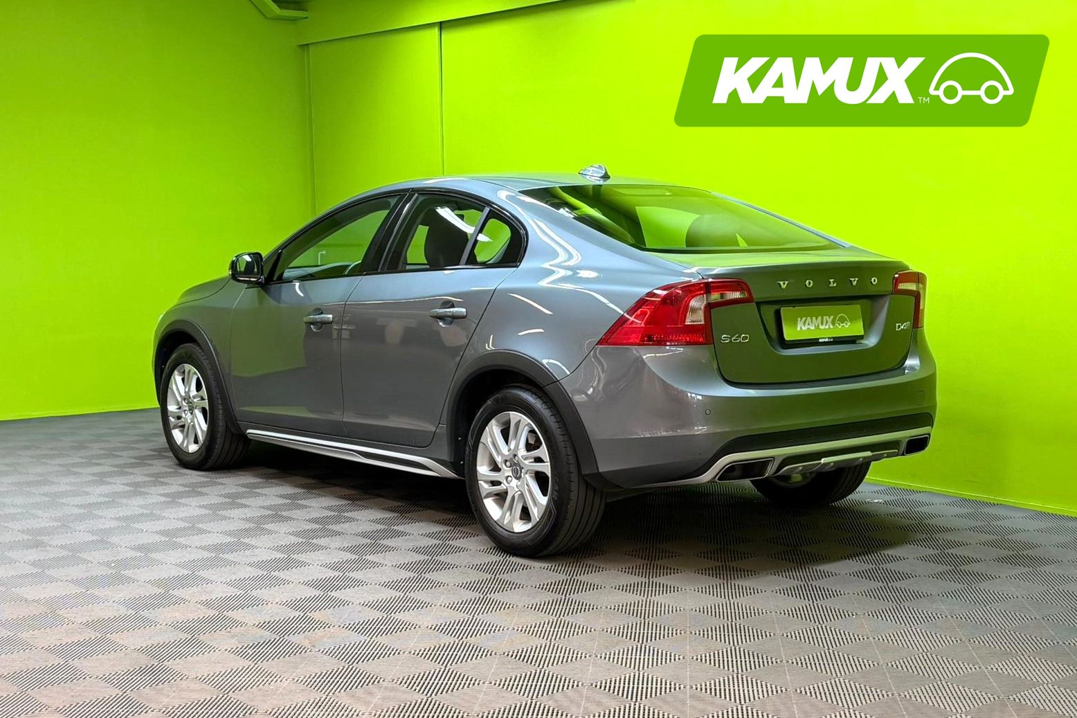 Volvo S60 Cross Country D4 Momentum 2018, photo 4/14