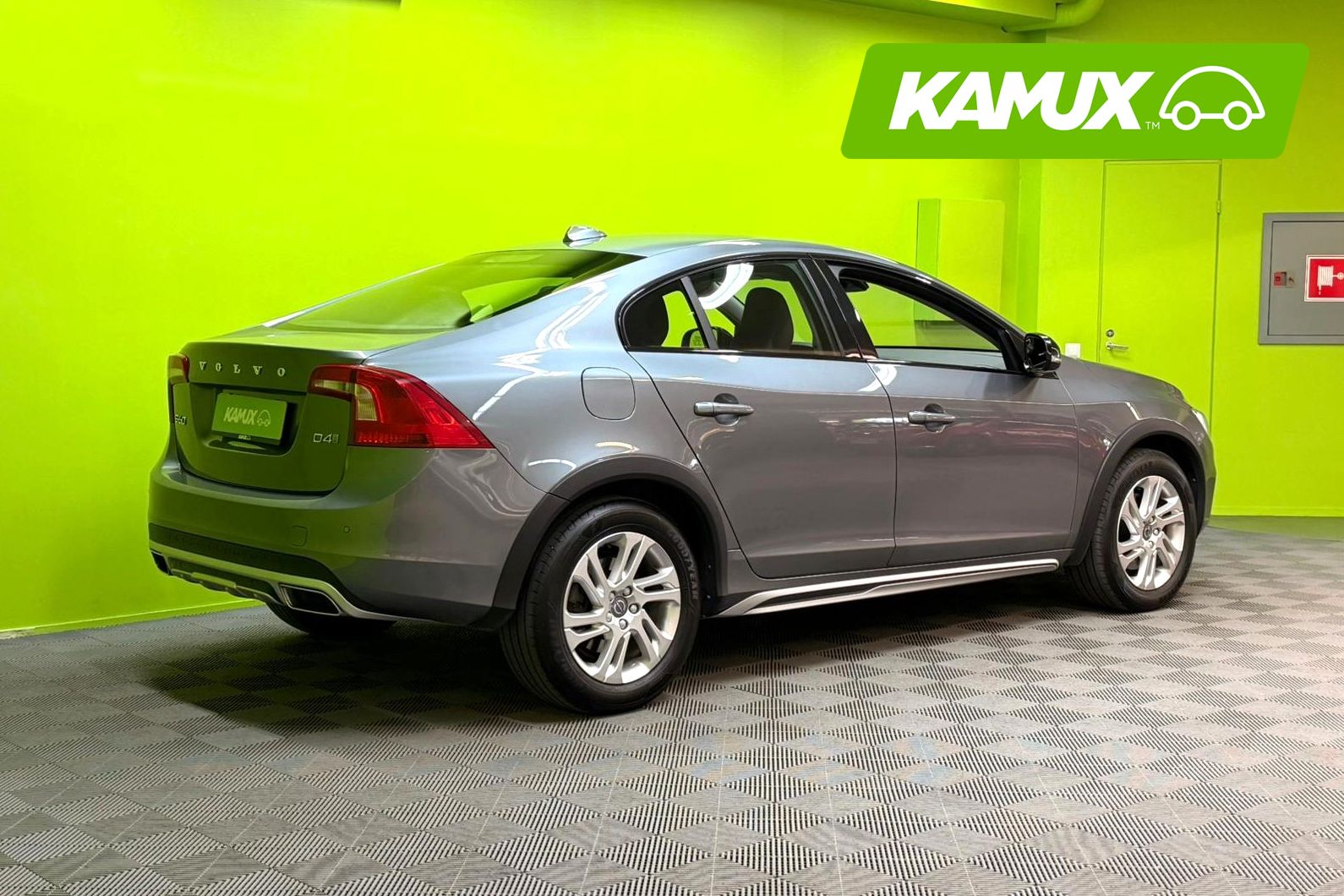 Volvo S60 Cross Country D4 Momentum 2018, photo 3/14