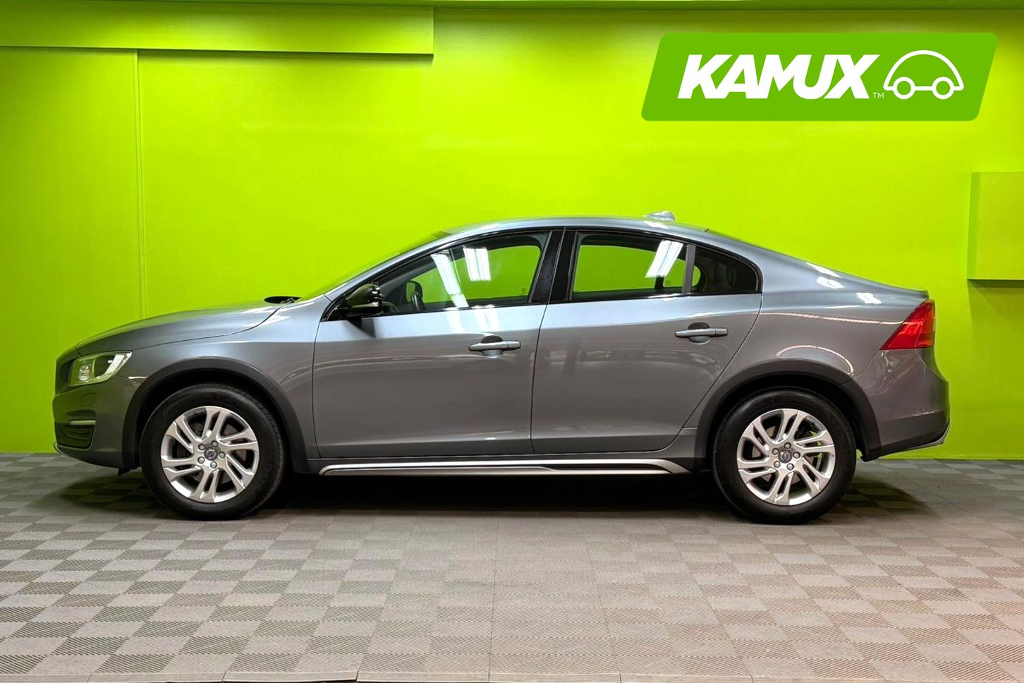 Volvo S60 Cross Country D4 Momentum 2018, photo 5/14