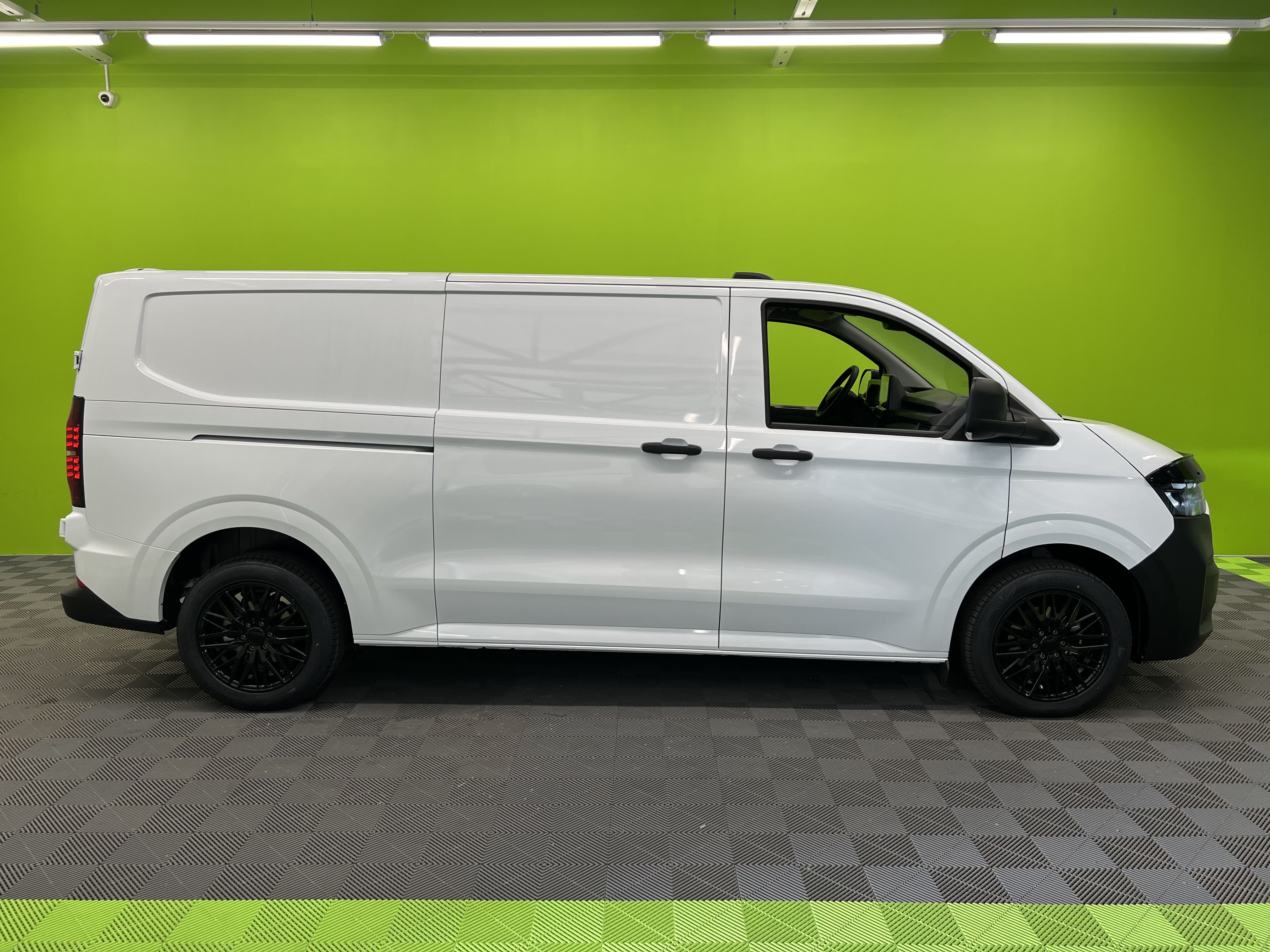 Volkswagen Transporter 2026, photo 2/26