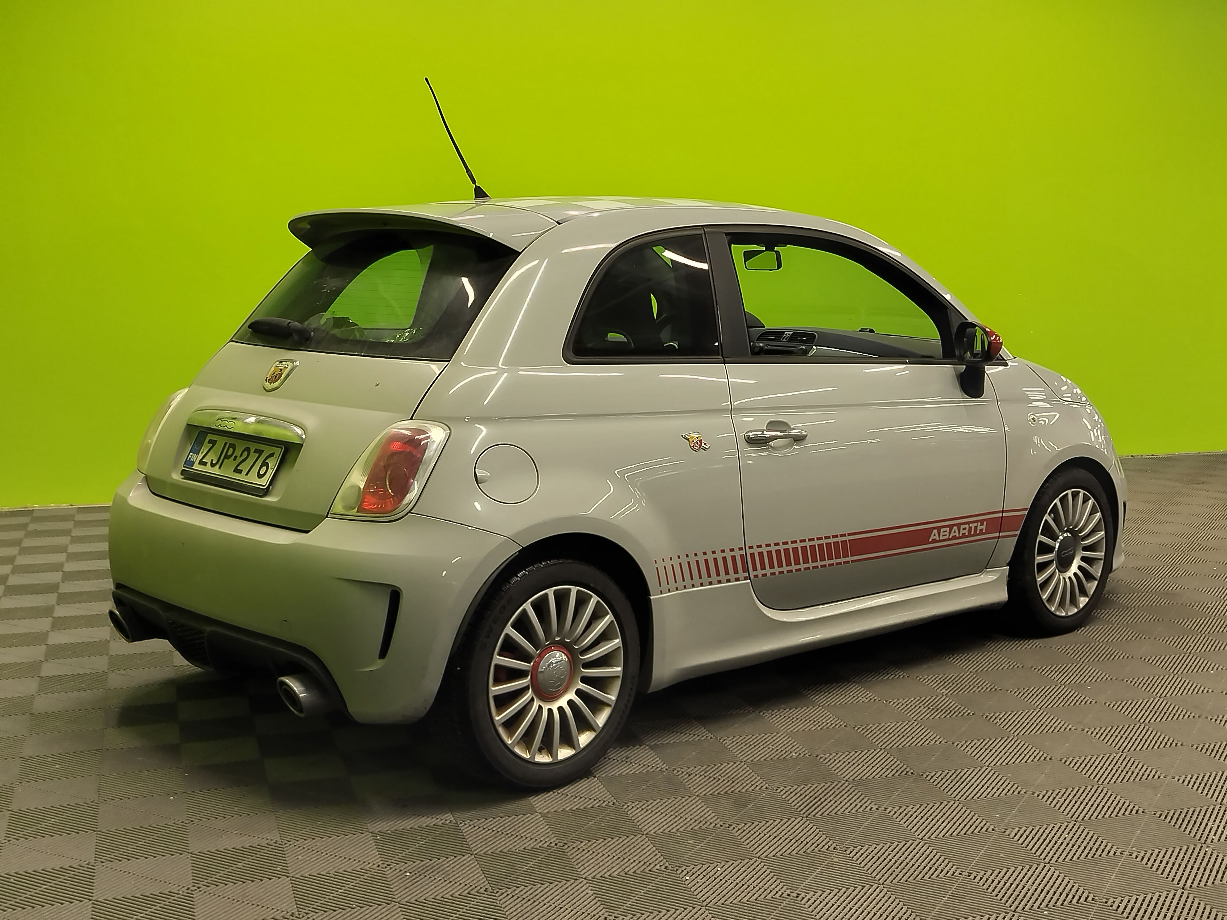 Fiat-Abarth 500 1,4 T-Jet 135hv Bensiini 2014, photo 3/4