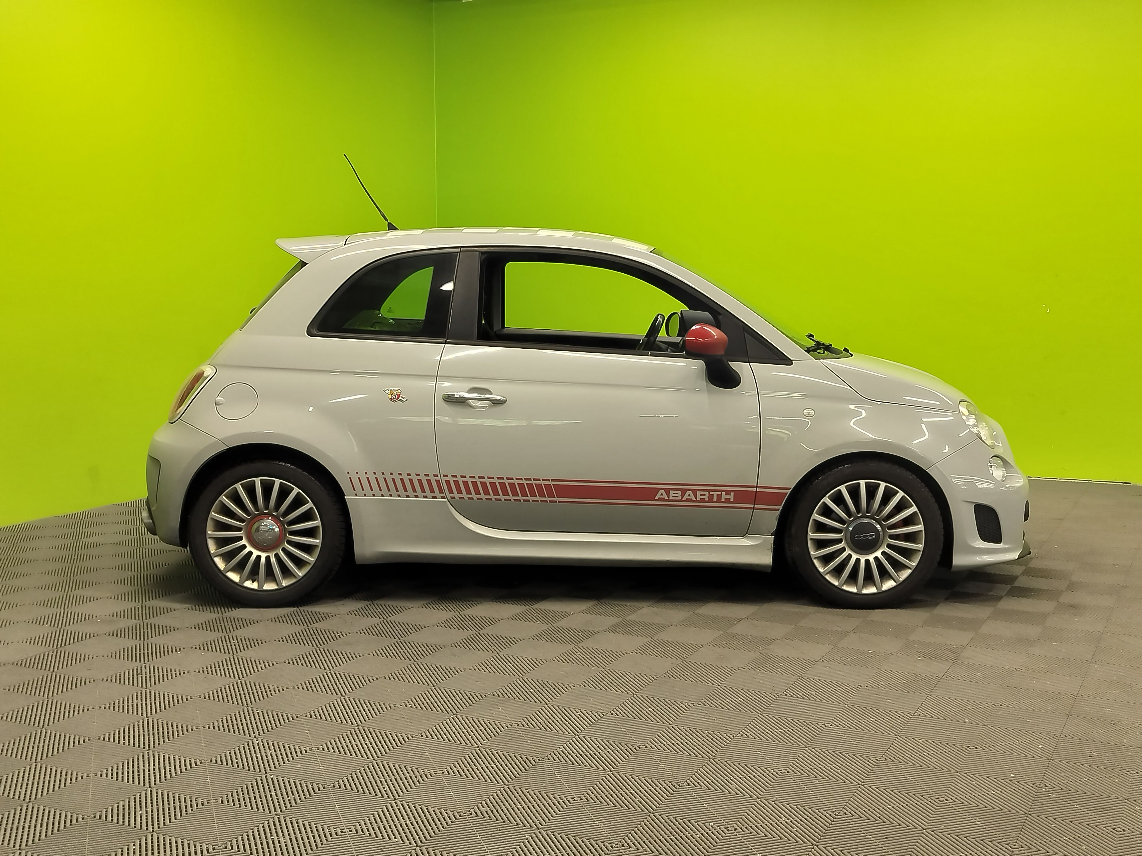 Fiat-Abarth 500 1,4 T-Jet 135hv Bensiini 2014, photo 2/4