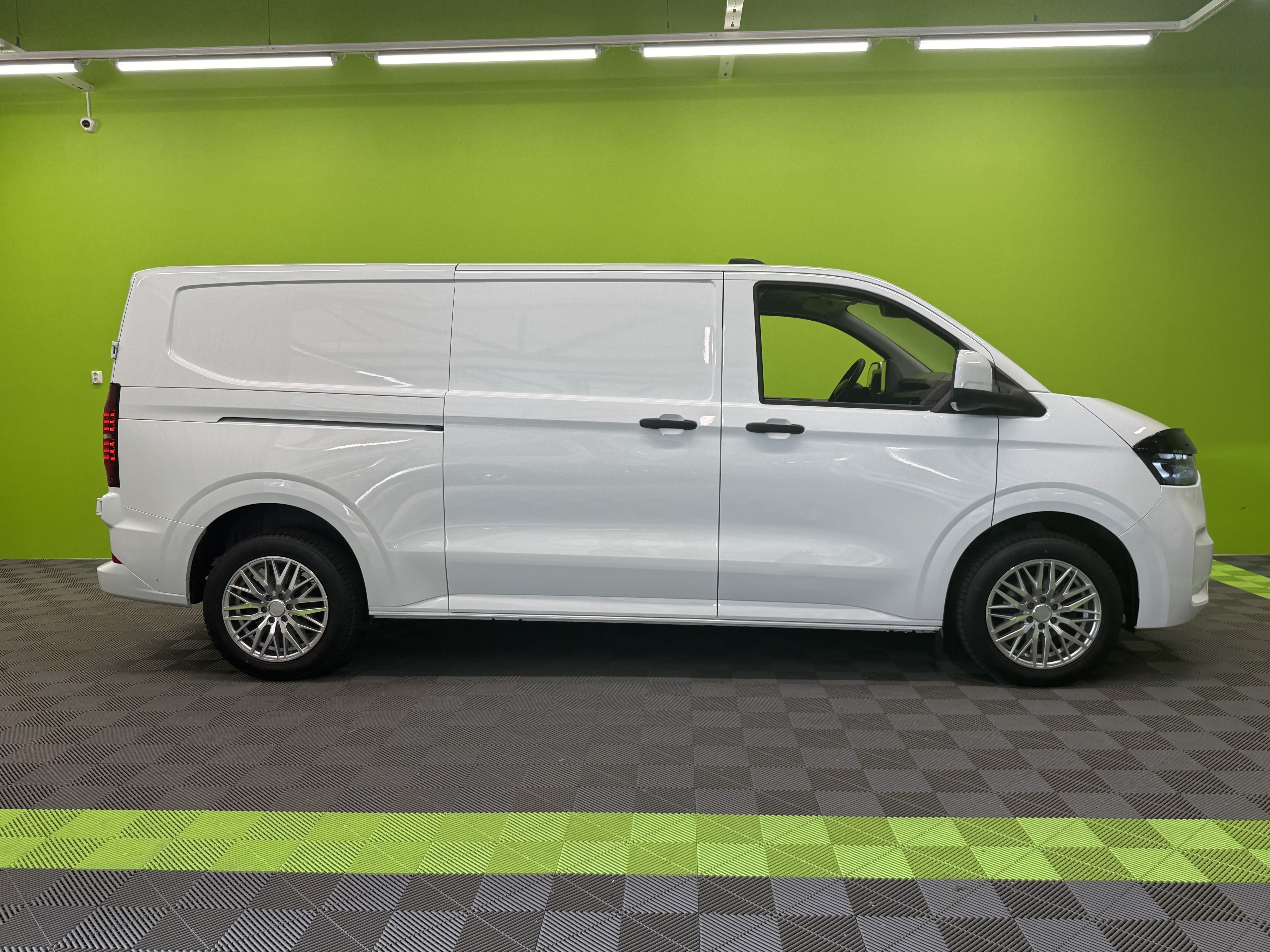 Volkswagen Transporter 2025, photo 2/20