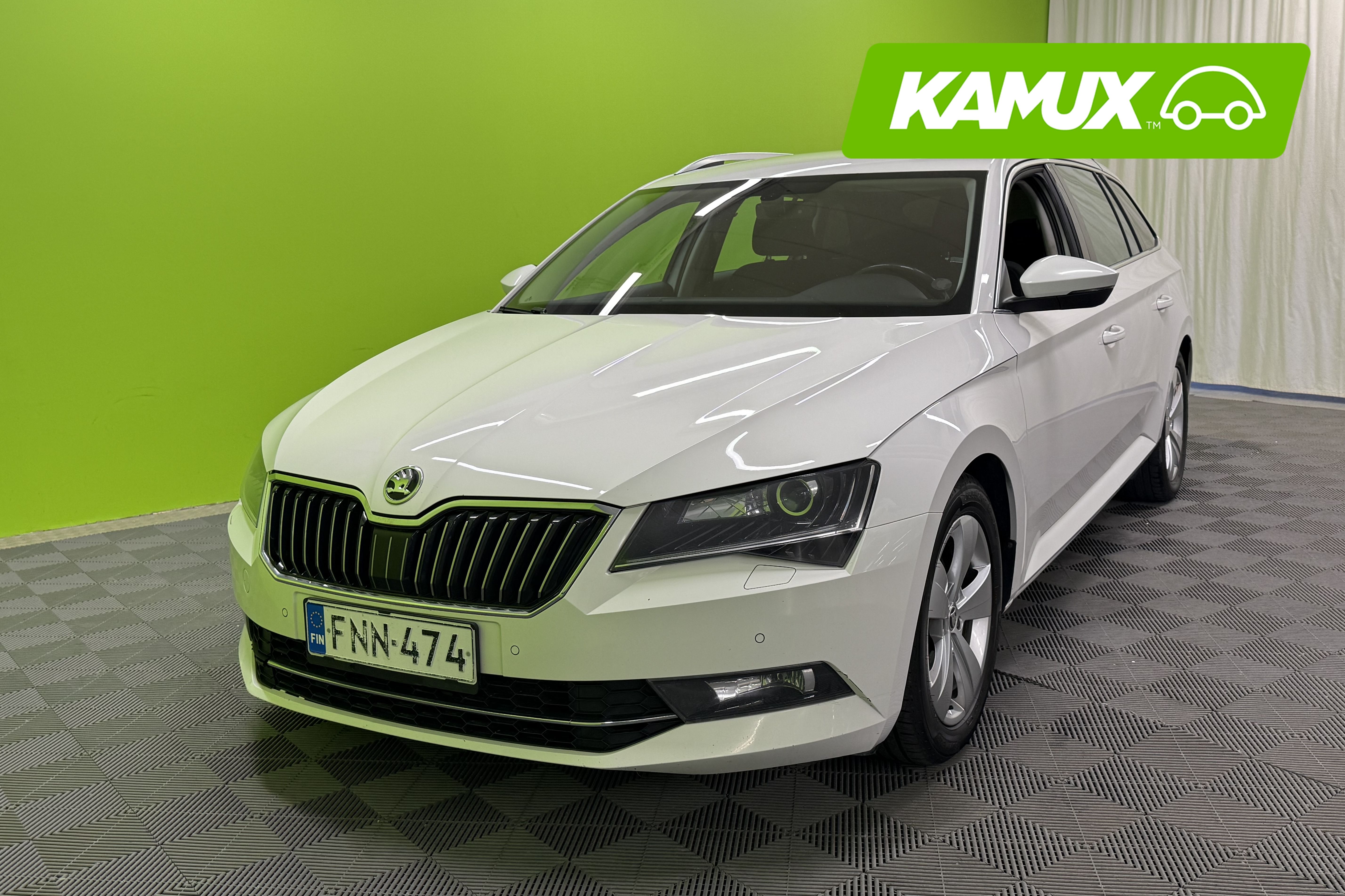 Skoda Superb 2019, photo 6/25