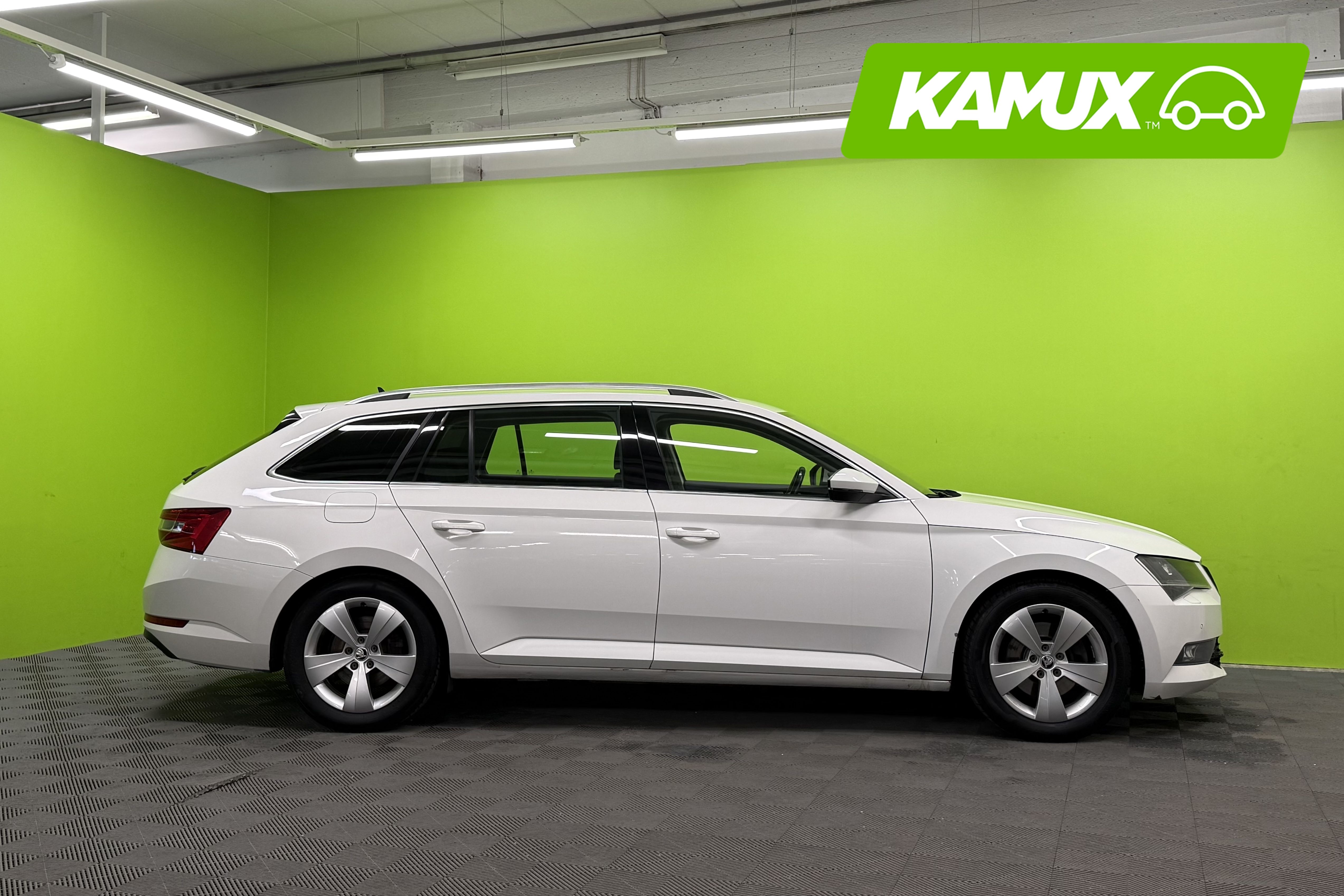 Skoda Superb 2019, photo 2/25