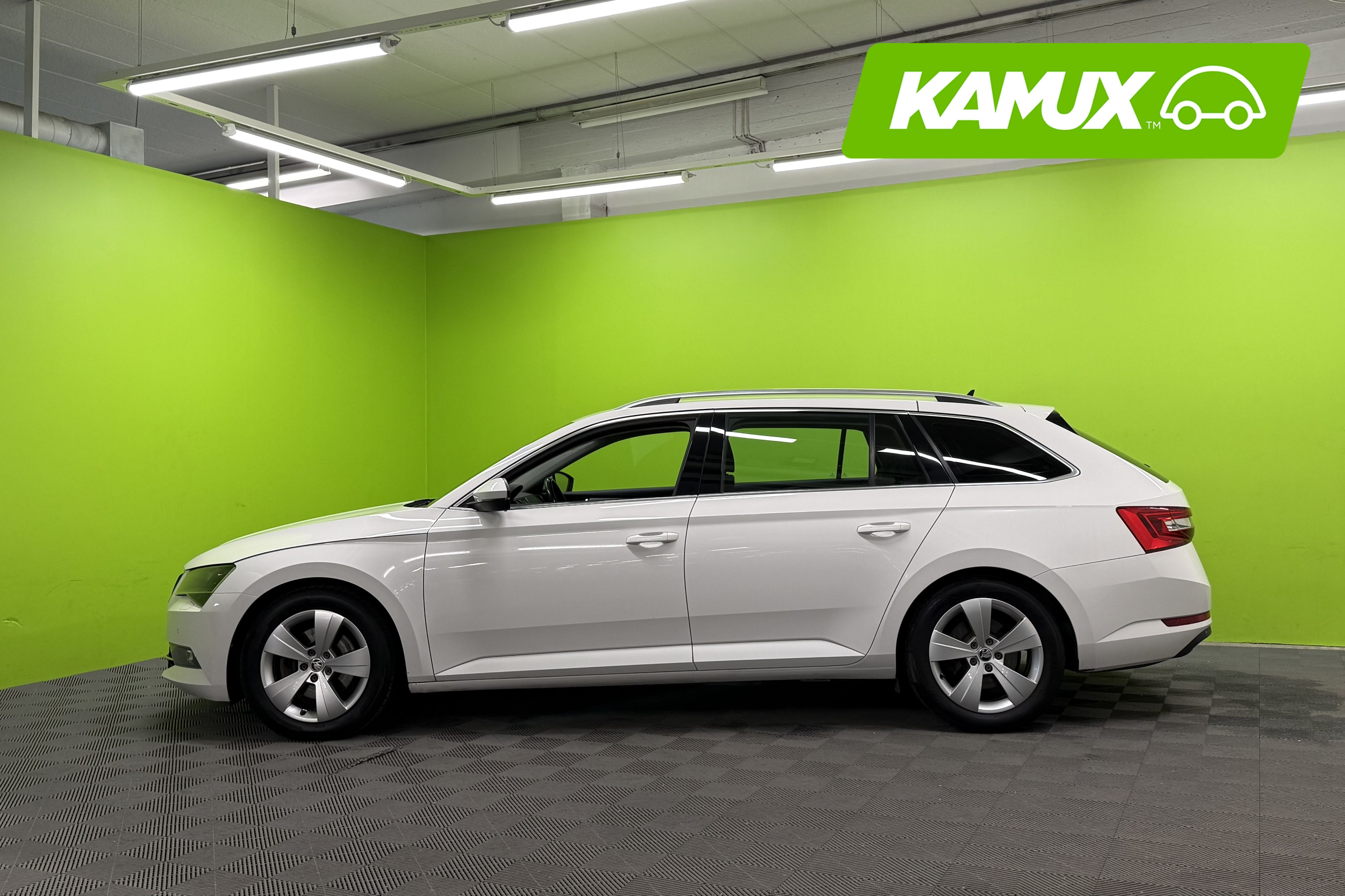 Skoda Superb 2019, photo 5/25