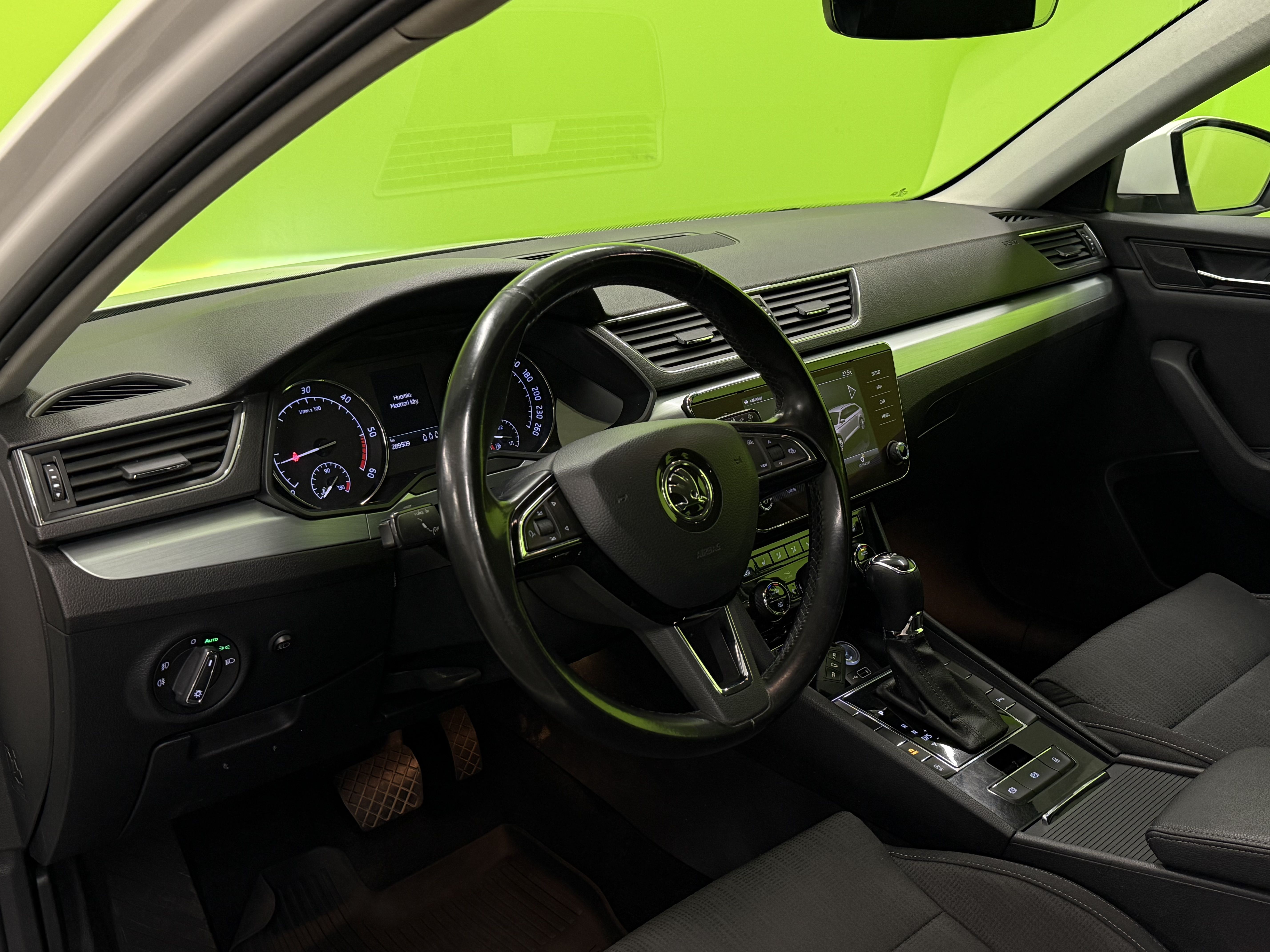 Skoda Superb 2019, photo 7/25