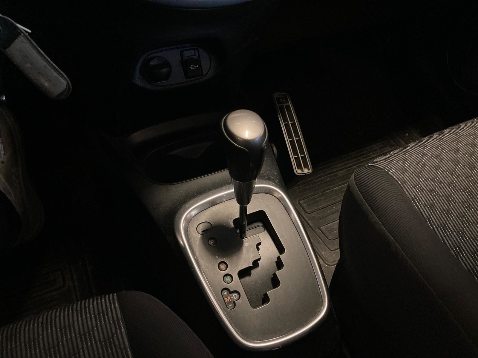 Toyota Yaris 2014, photo 7/12
