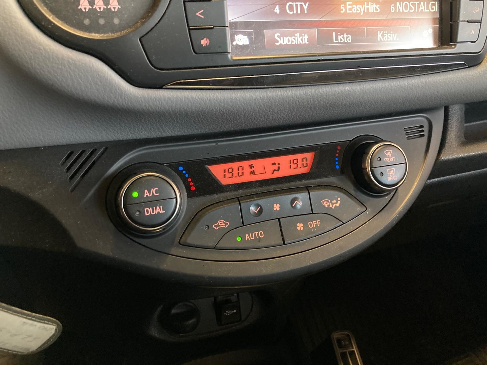 Toyota Yaris 2014, photo 6/12