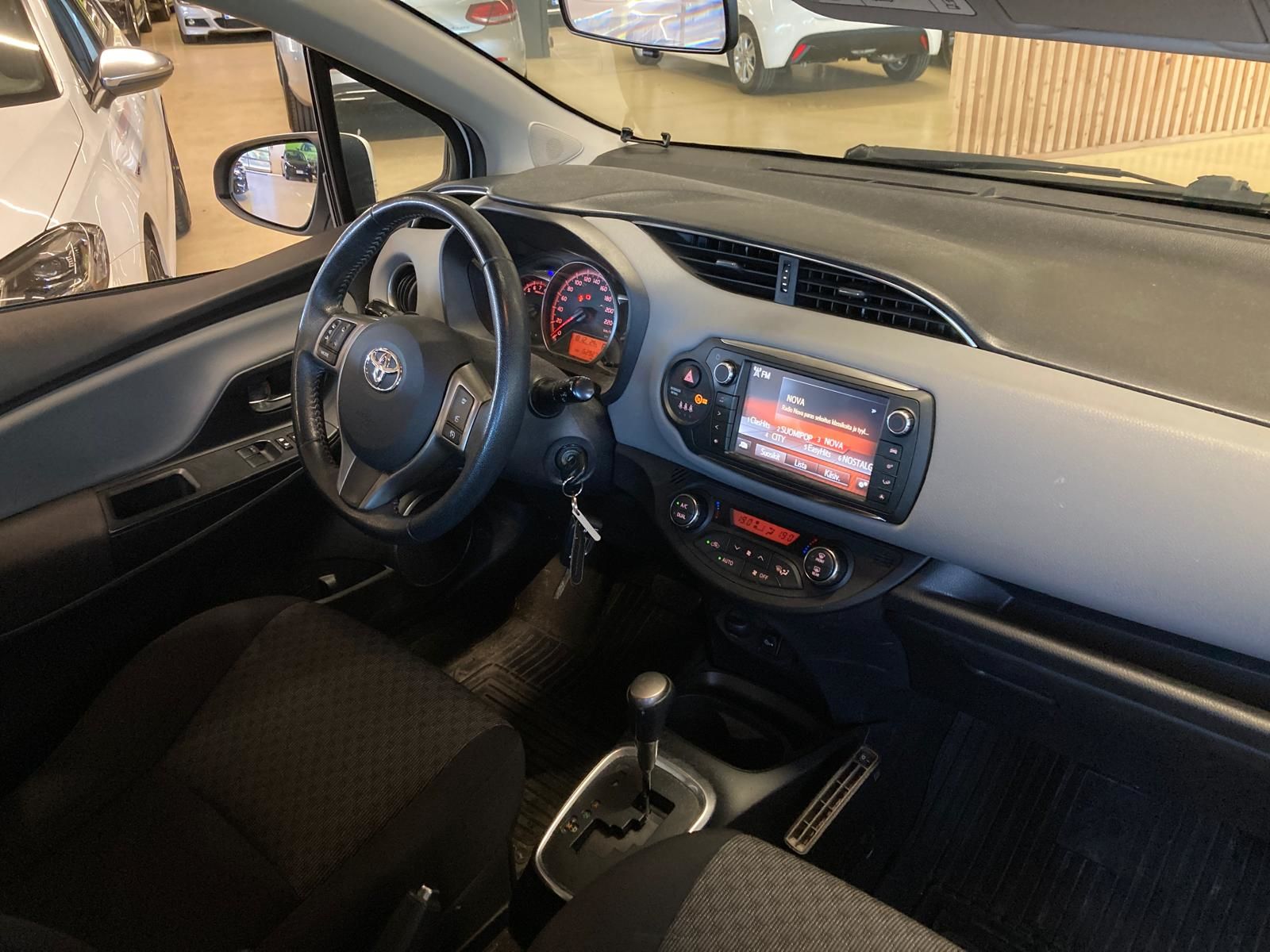 Toyota Yaris 2014, photo 4/12