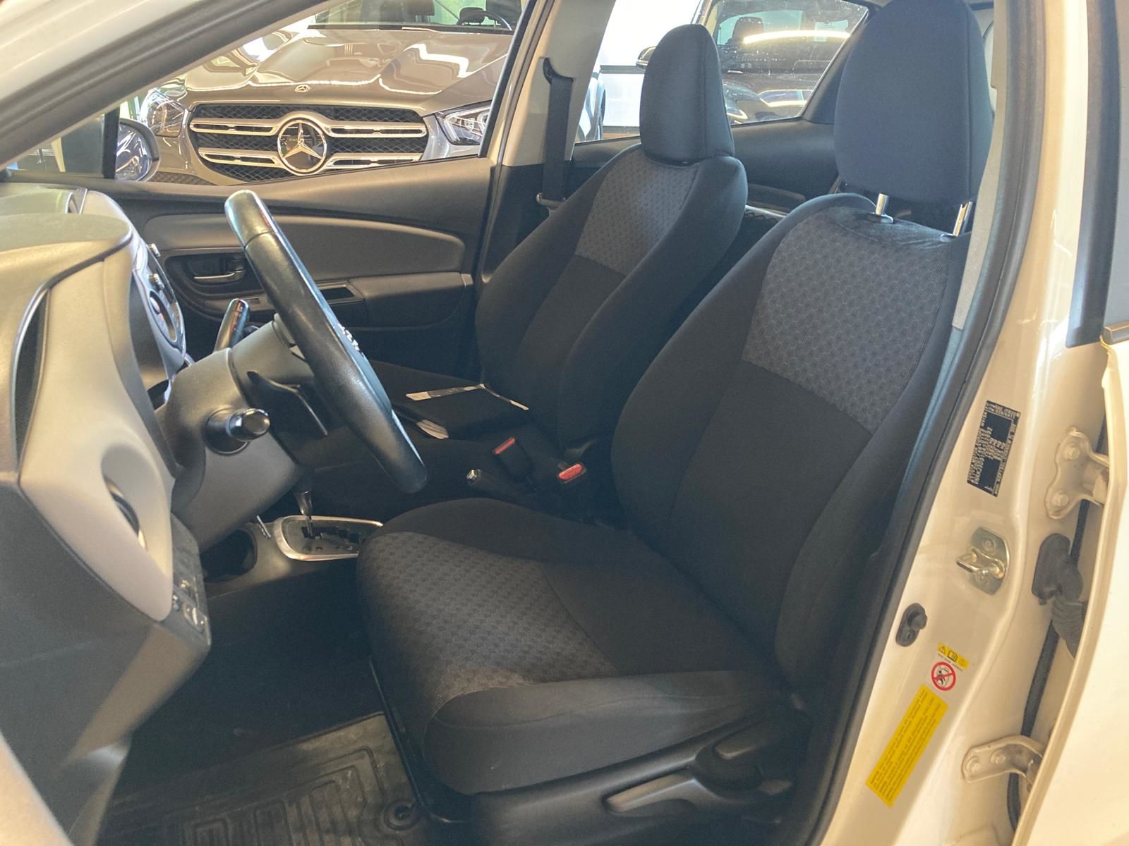 Toyota Yaris 2014, photo 3/12