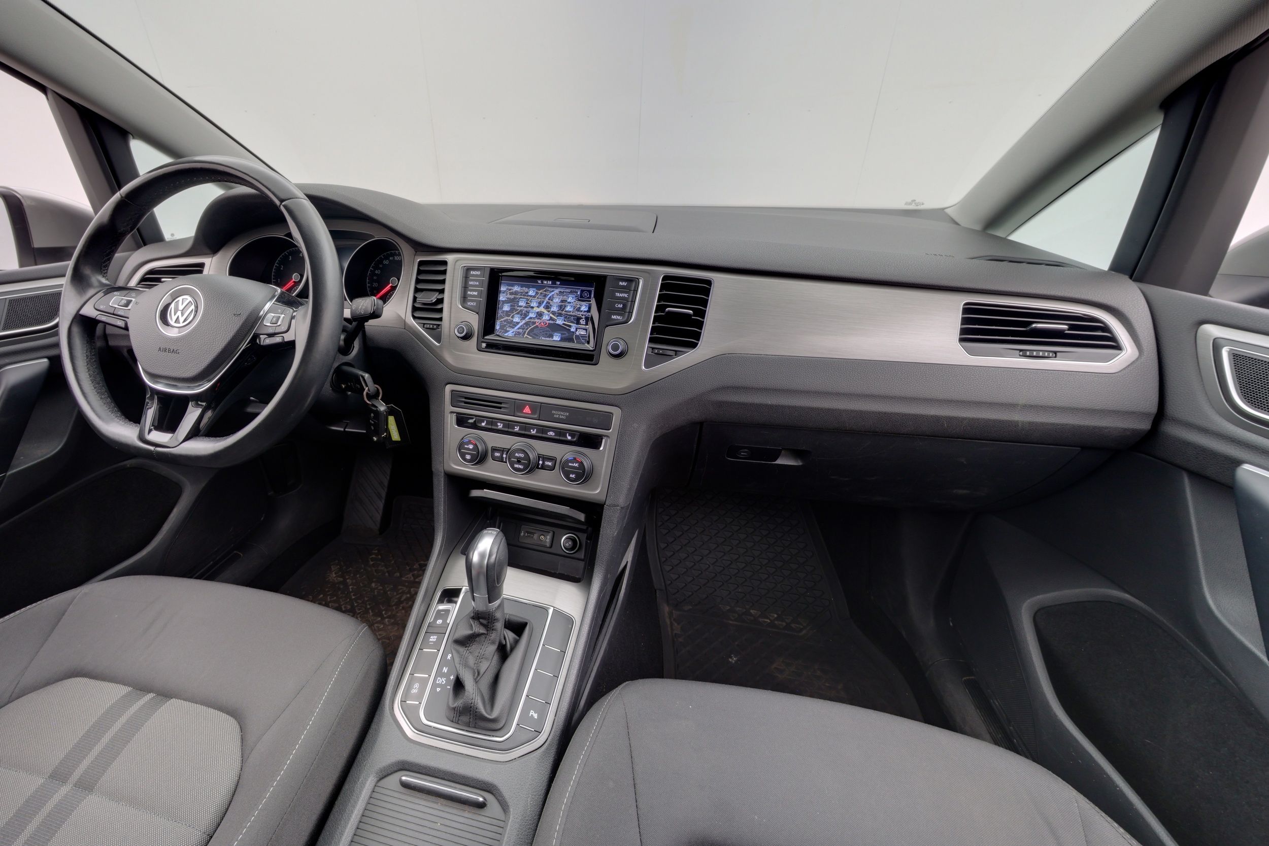 Volkswagen Golf Sportsvan 2015, photo 7/18