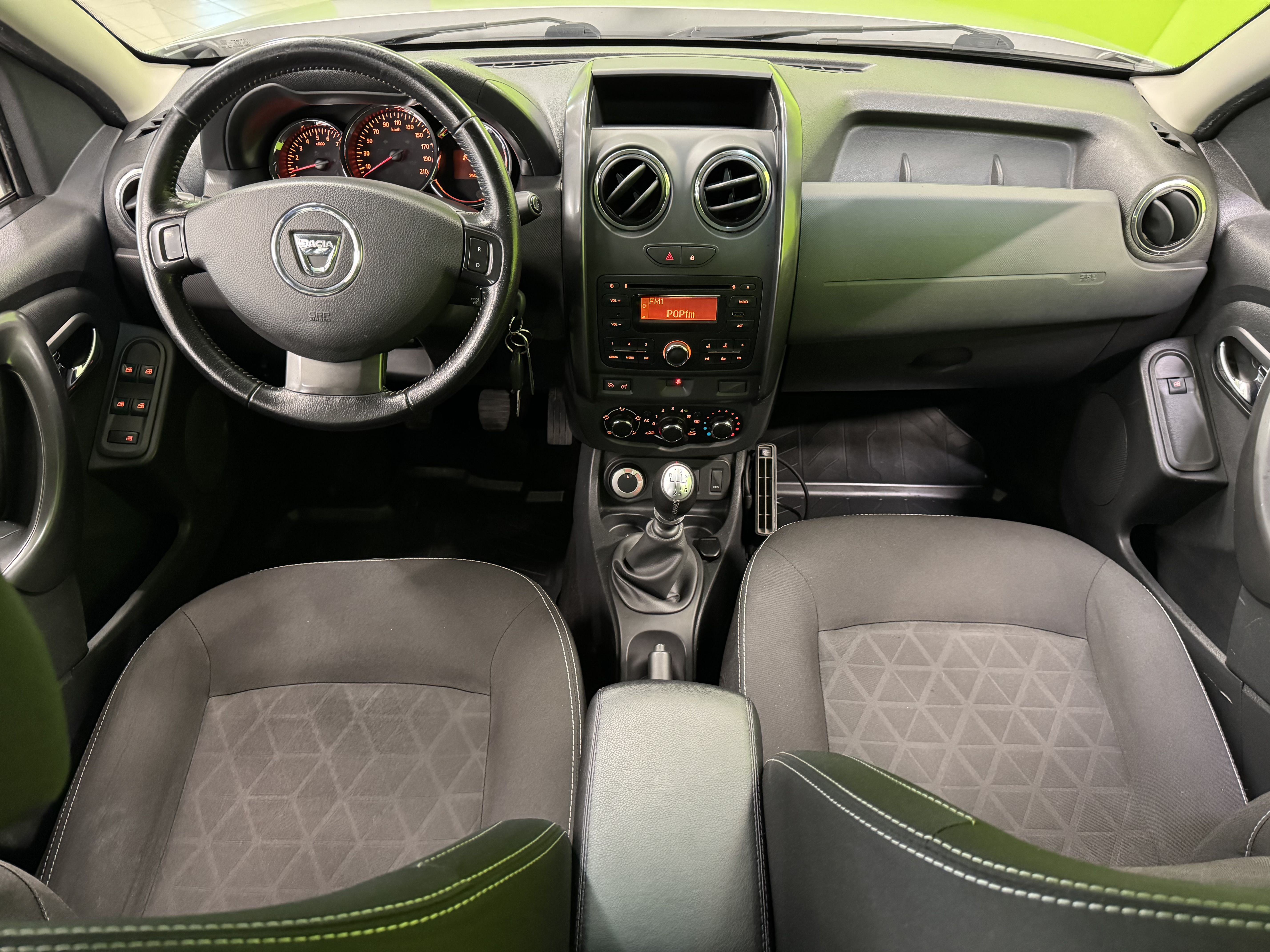 Dacia Duster dCi 110 4x4 Laureate 2015, kuva 6/16