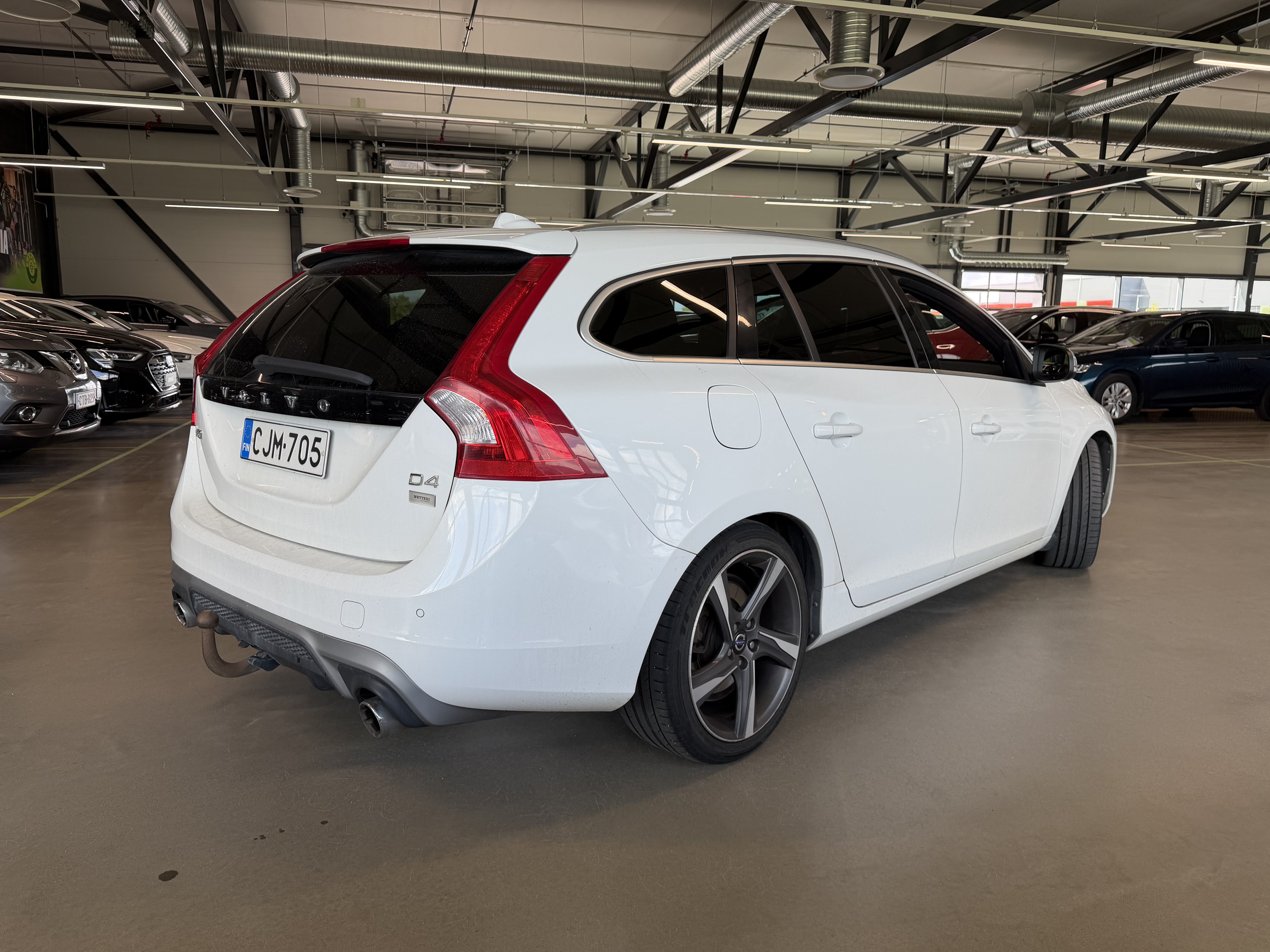 Volvo V60 D4 R-Design aut 2015, photo 4/9