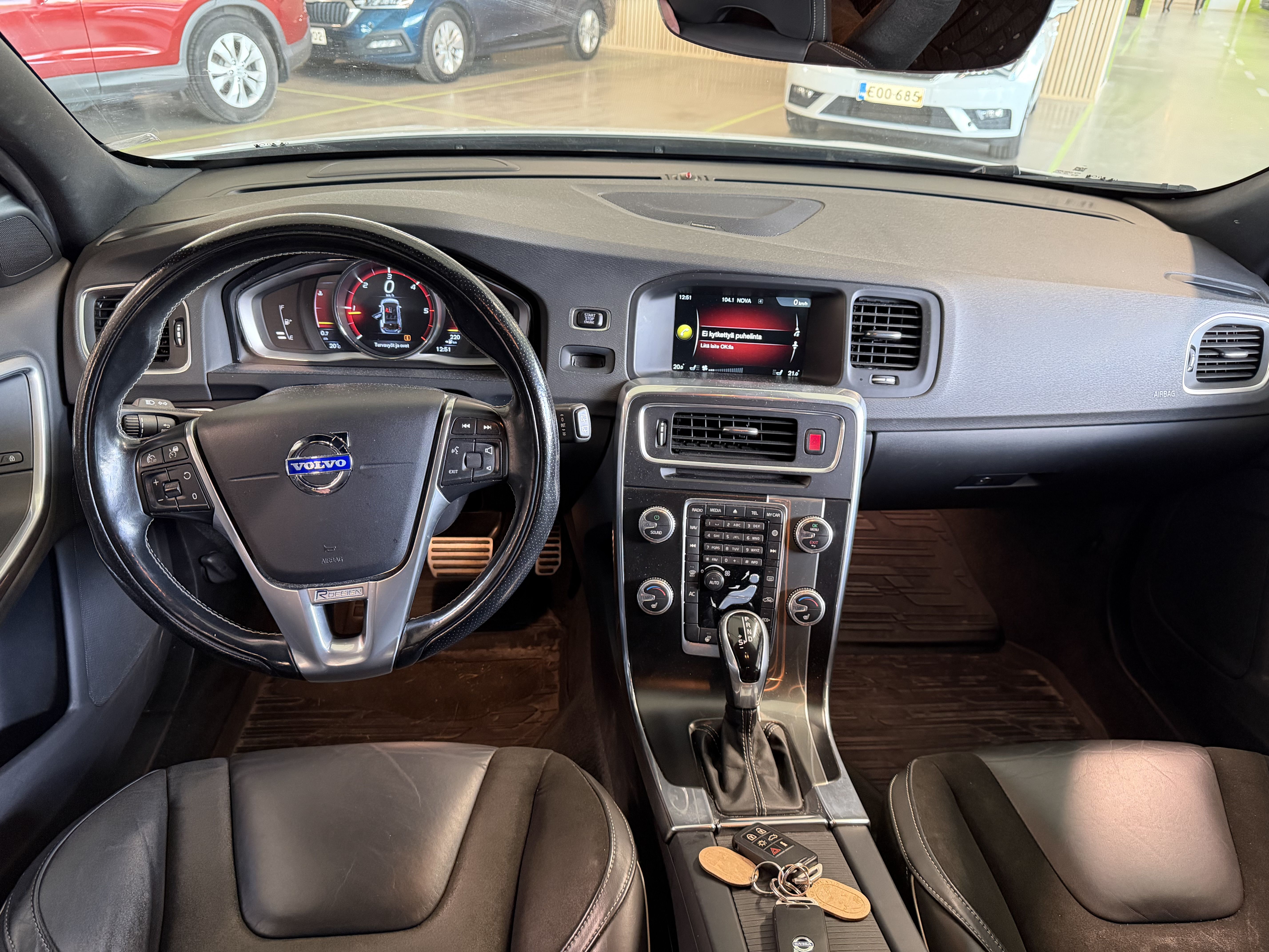 Volvo V60 D4 R-Design aut 2015, photo 7/9