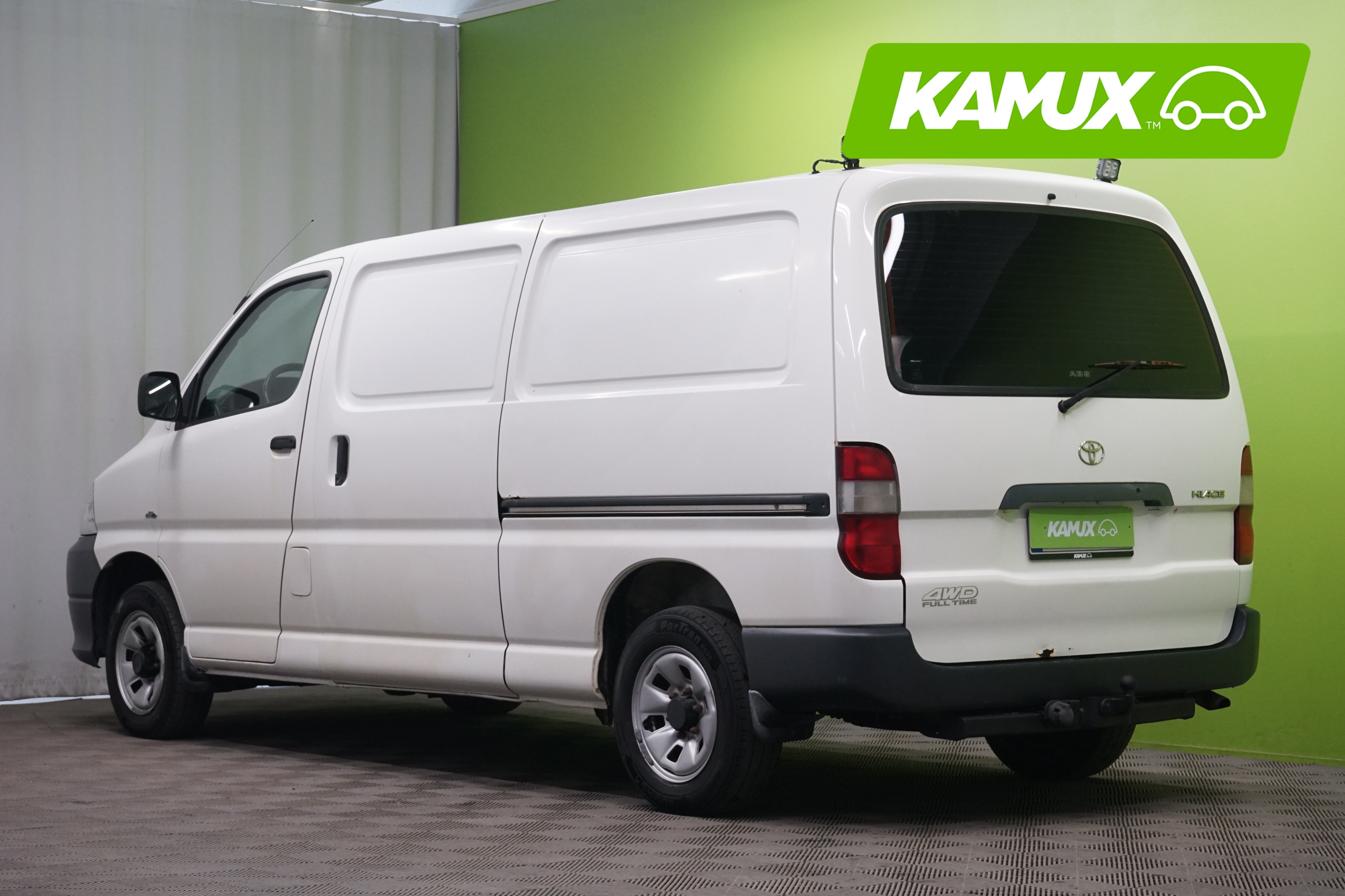 Toyota Hiace 2,5 D-4D 4WD 117 5ov pitkä 2010, kuva 4/16