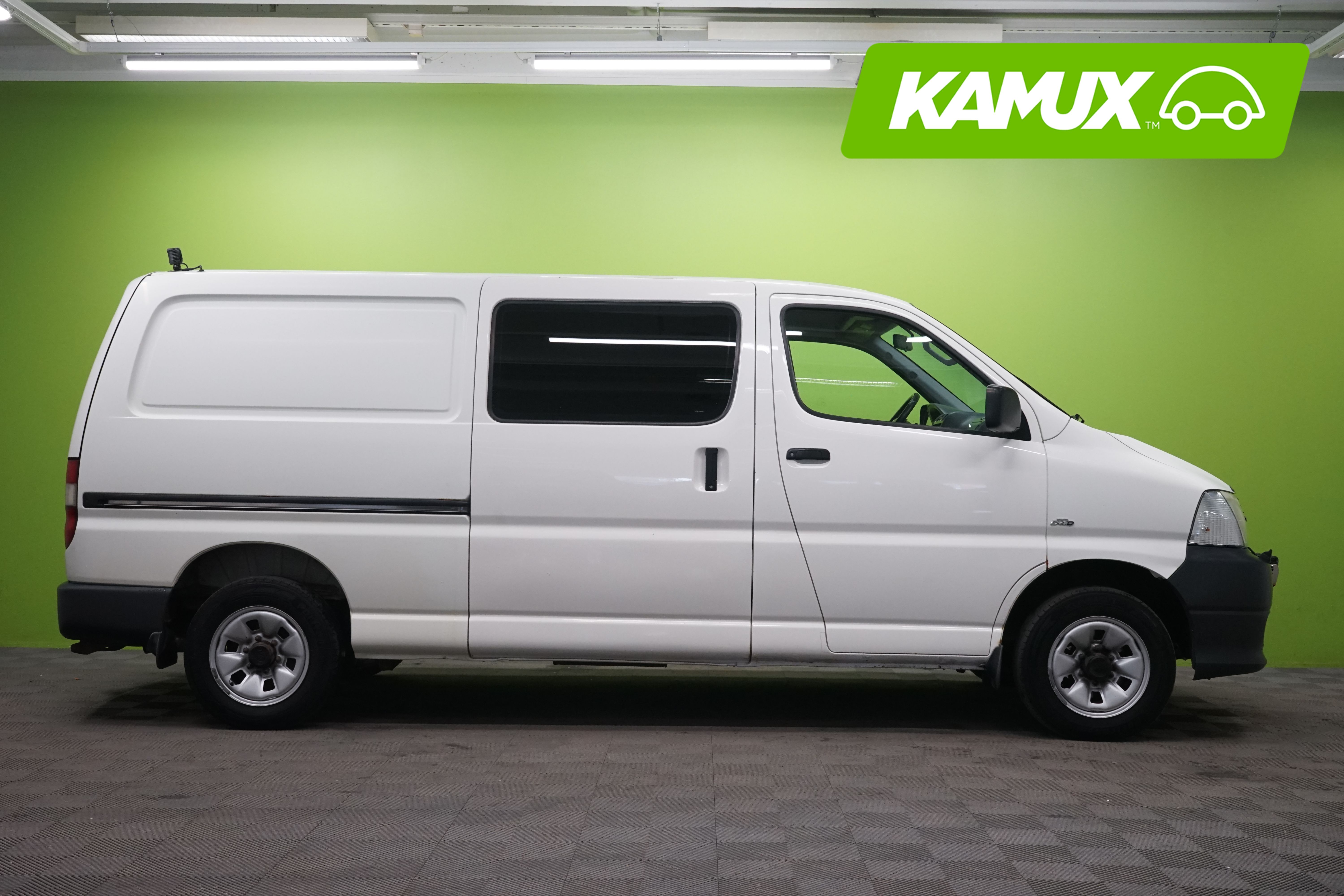 Toyota Hiace 2,5 D-4D 4WD 117 5ov pitkä 2010, kuva 2/16